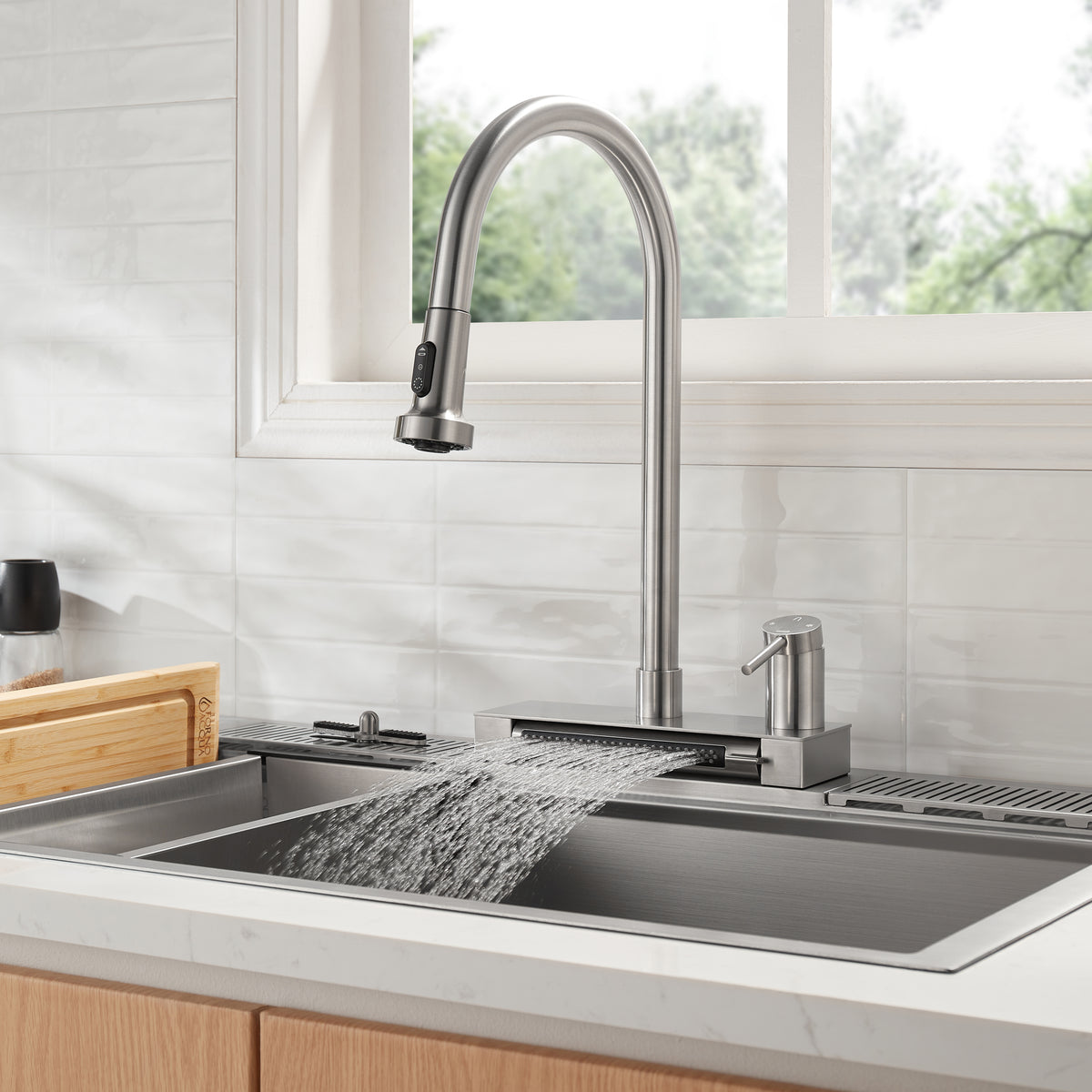 FORNO ACQUA FCWRMBND1 Waterfall Kitchen Faucet - Hero