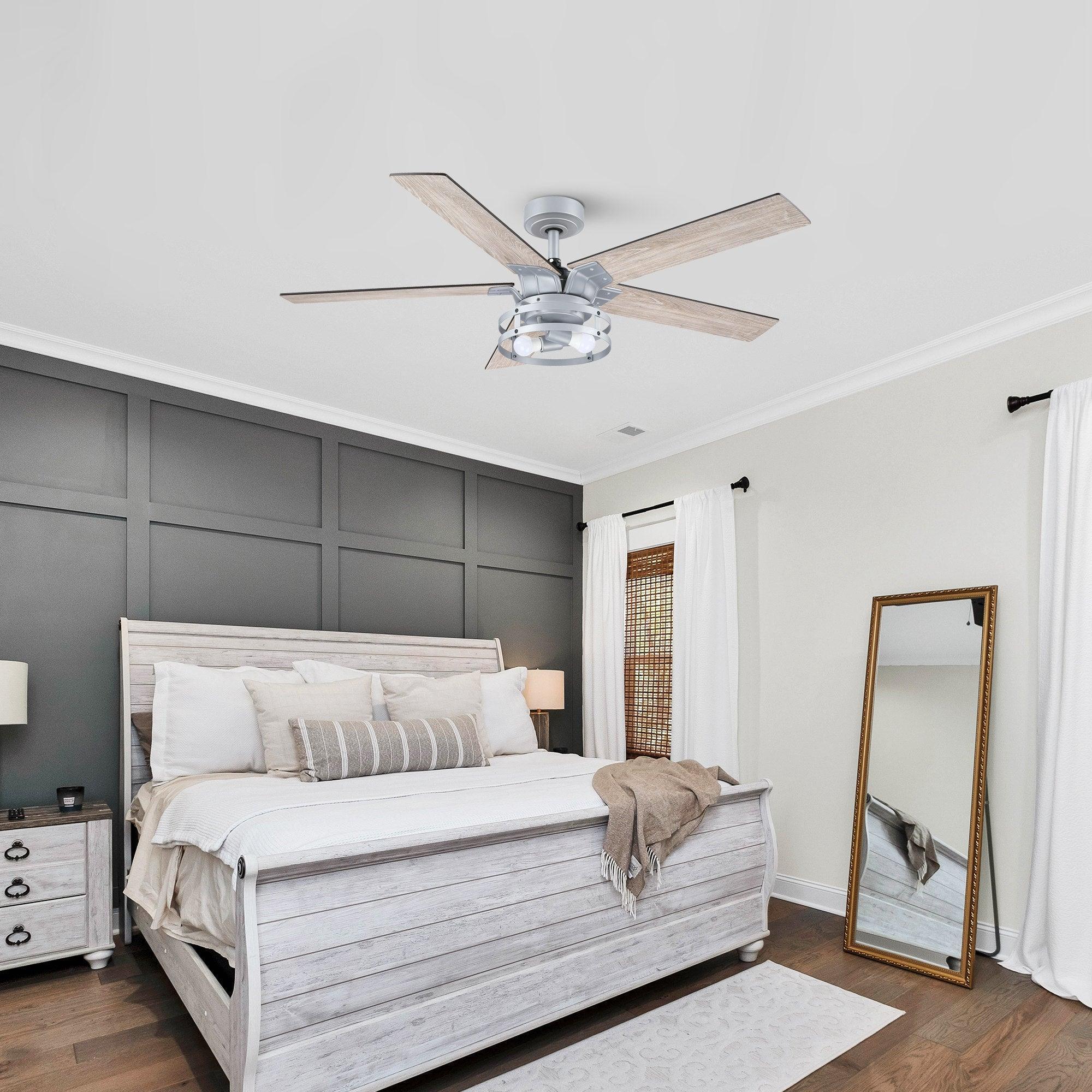 Reversible ceiling fan with integrated light, light-gray blades and silver housing