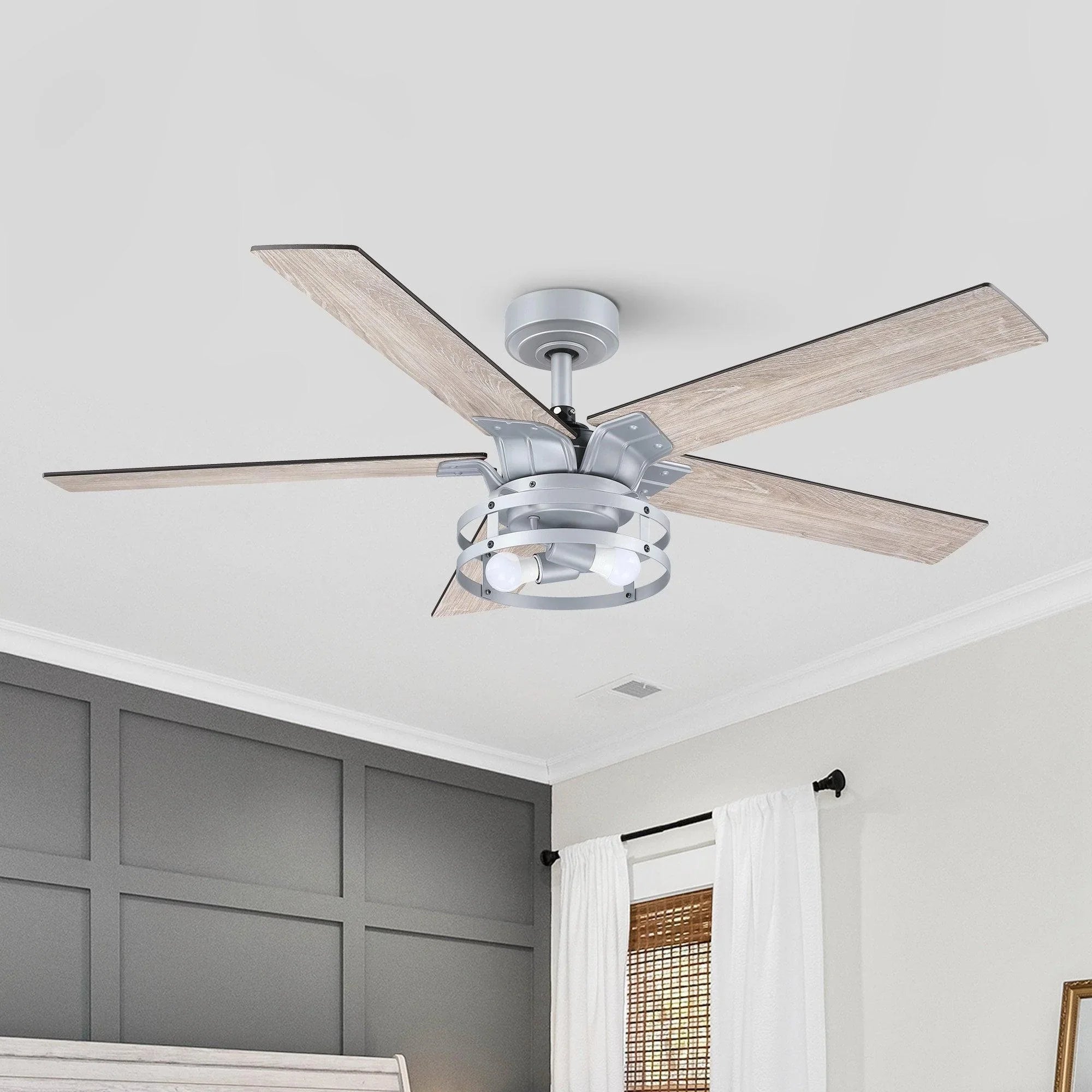 Reversible ceiling fan with integrated light, light-gray blades and silver motor housing