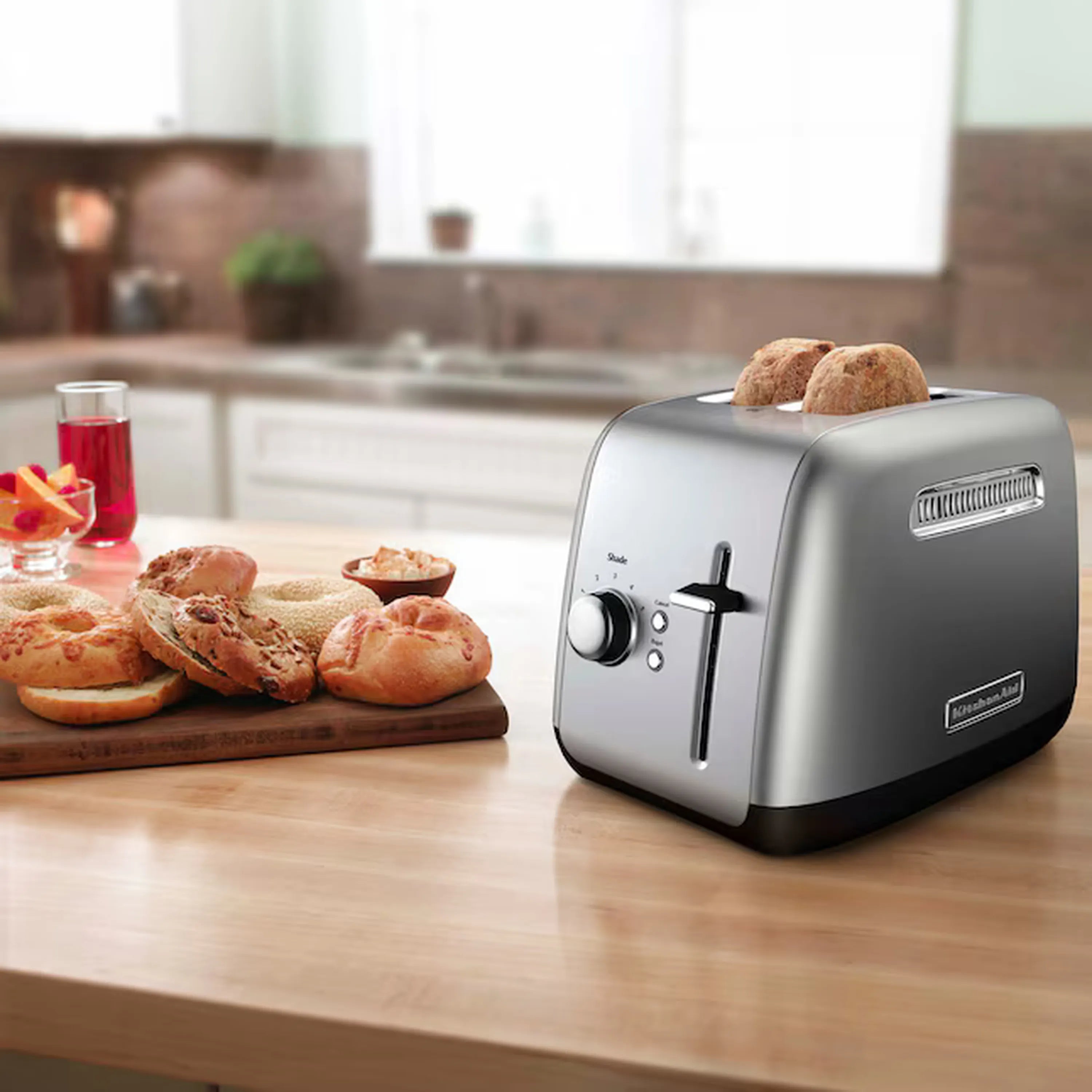 2-slice silver toaster with manual lift lever, toasting bread slices