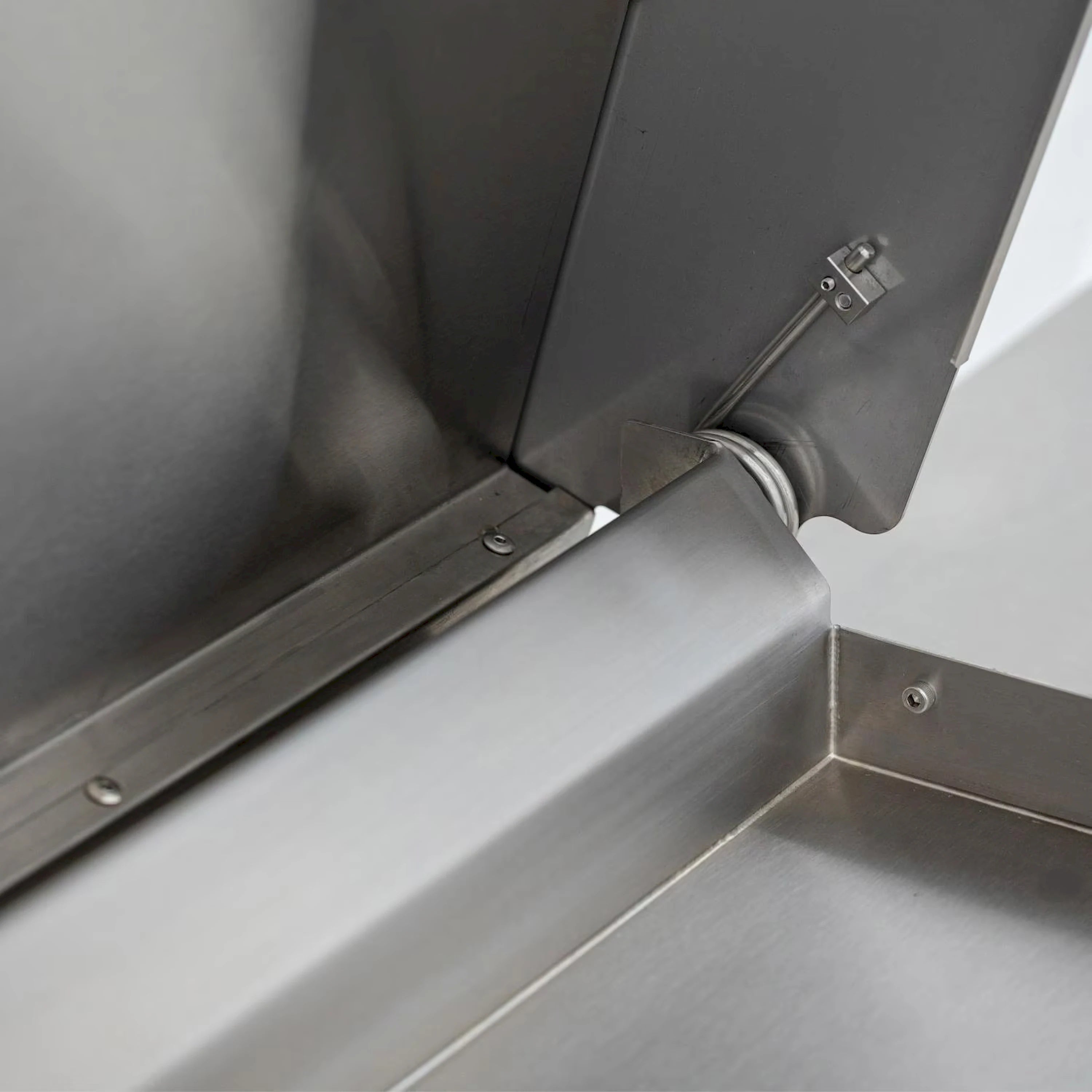 Stainless steel lid hinge and open-top frame with latch hardware