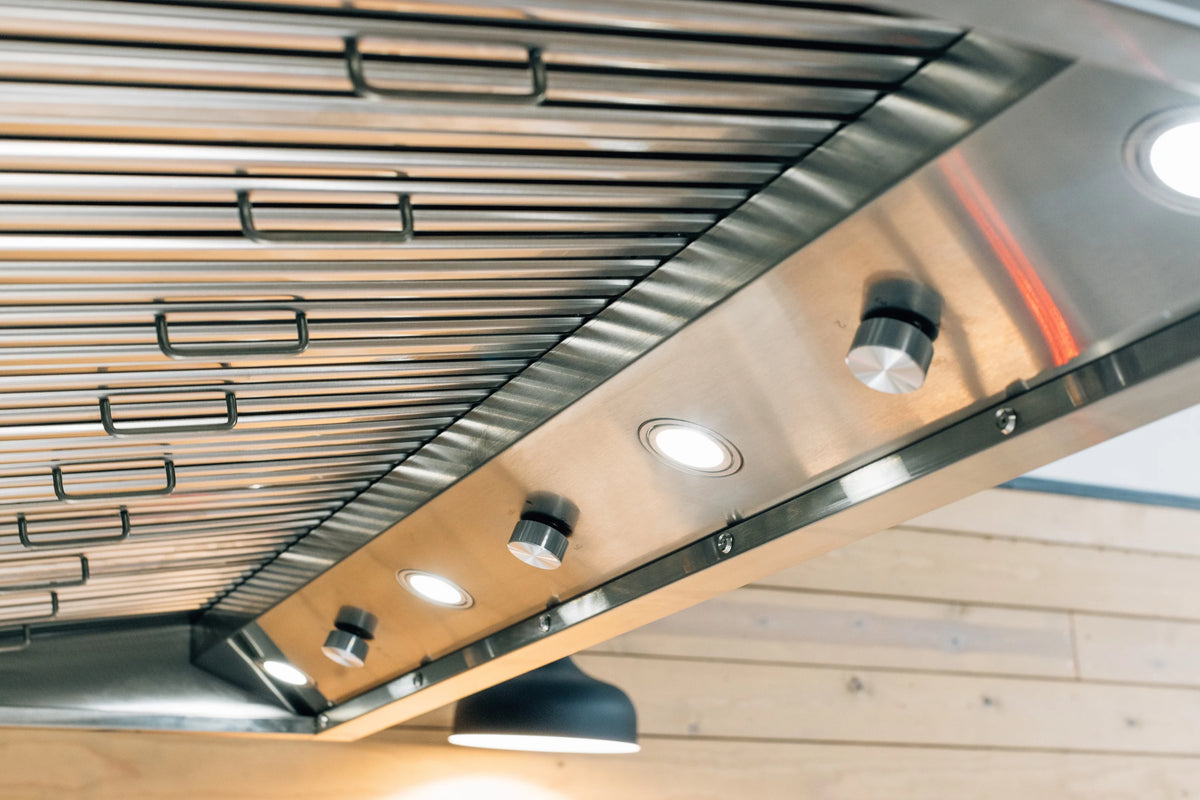 Stainless steel wall vent hood with baffle filters and control knobs