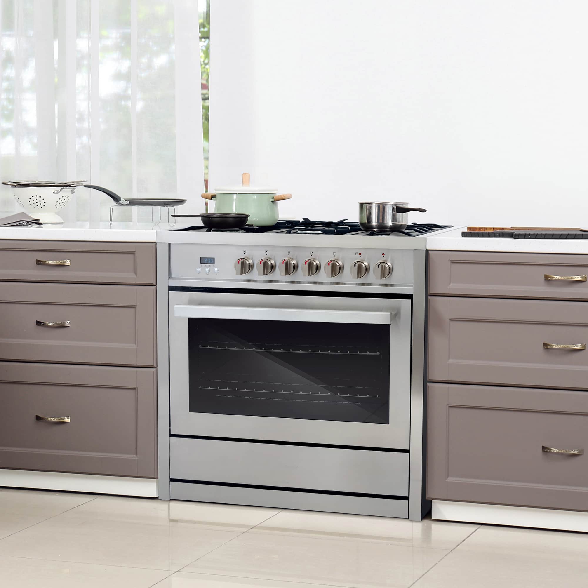 Stainless steel dual fuel range with oven window and front burner knobs