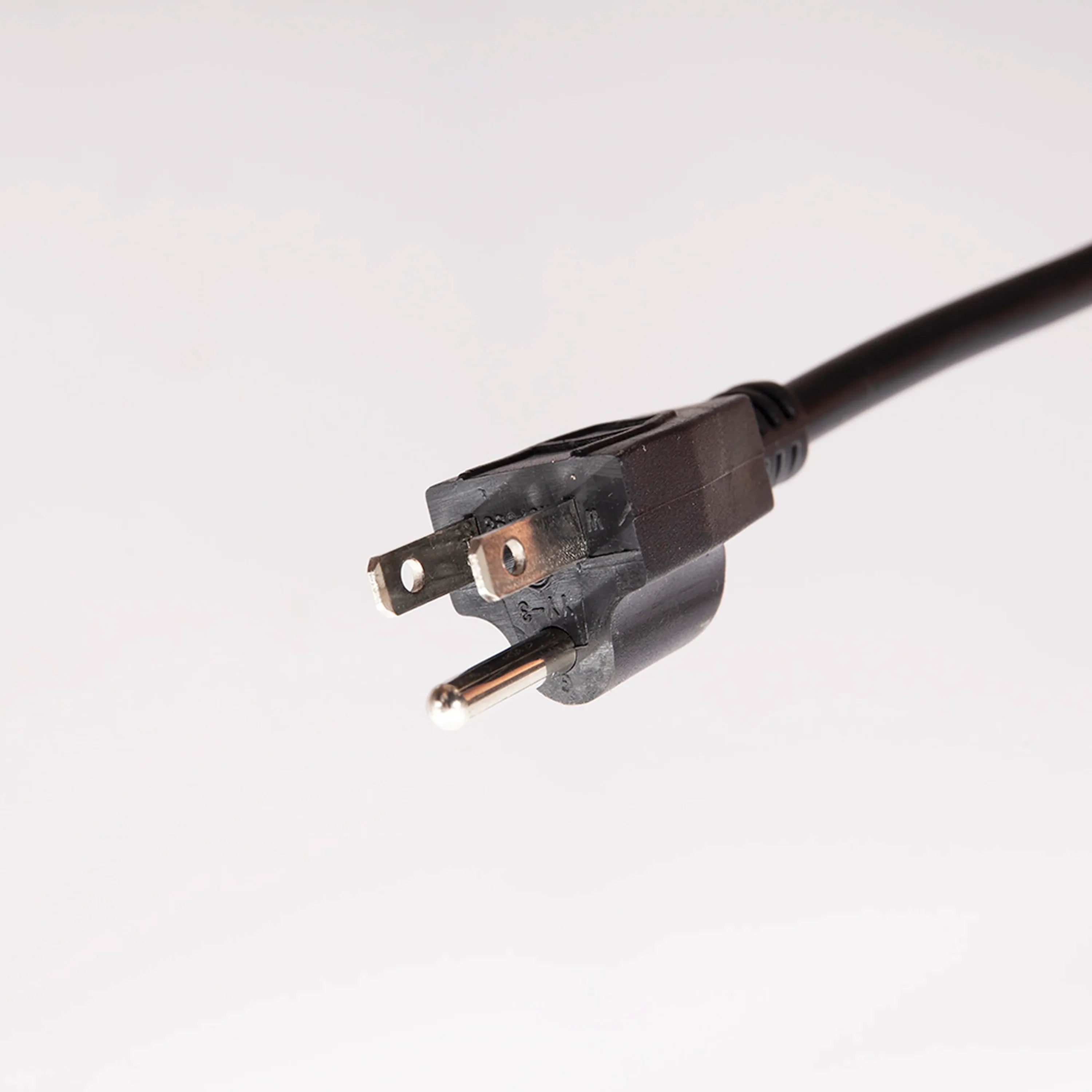 Electric appliance power plug with cord connector