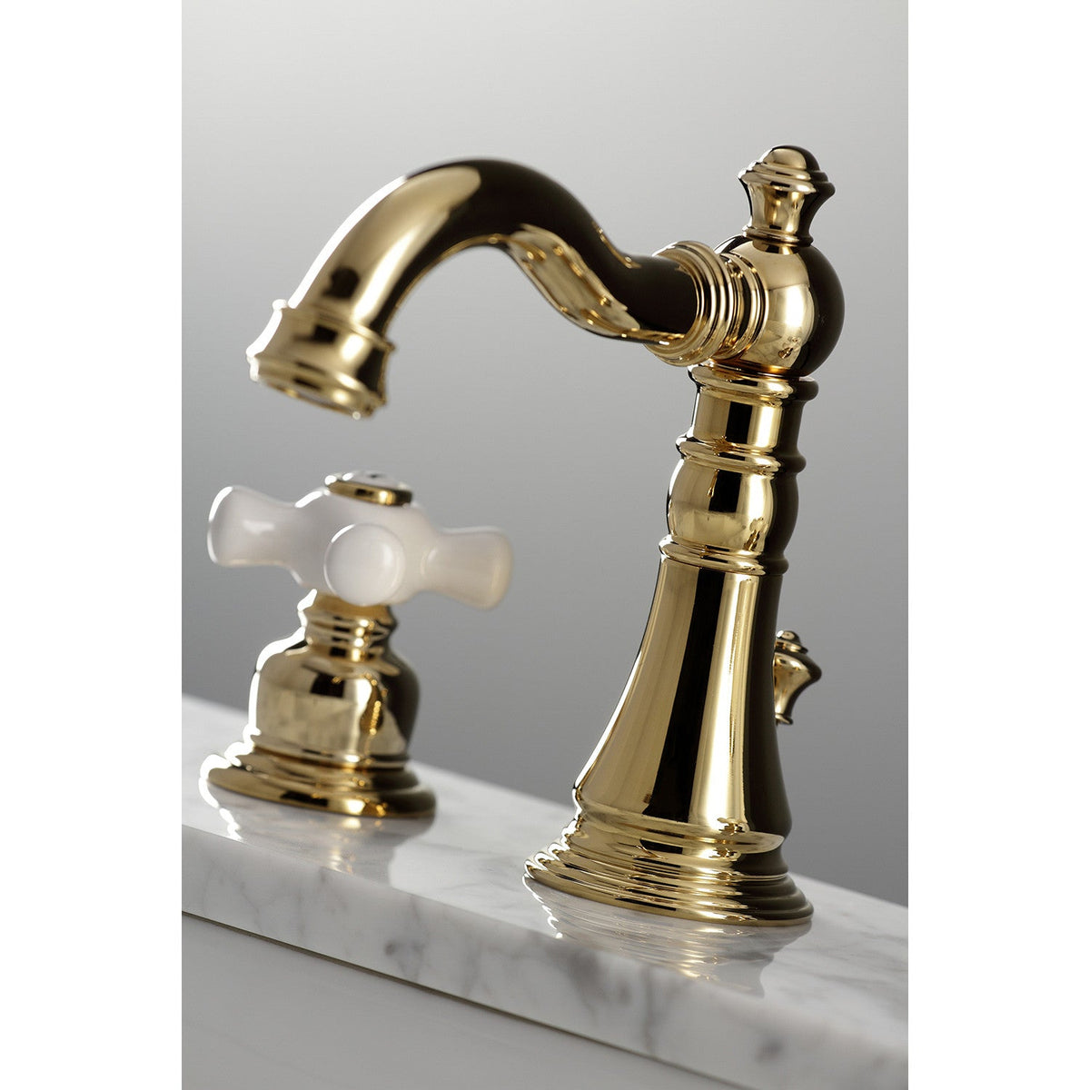 American Classic Widespread Bathroom Faucet with Pop-Up Drain in Polished Brass