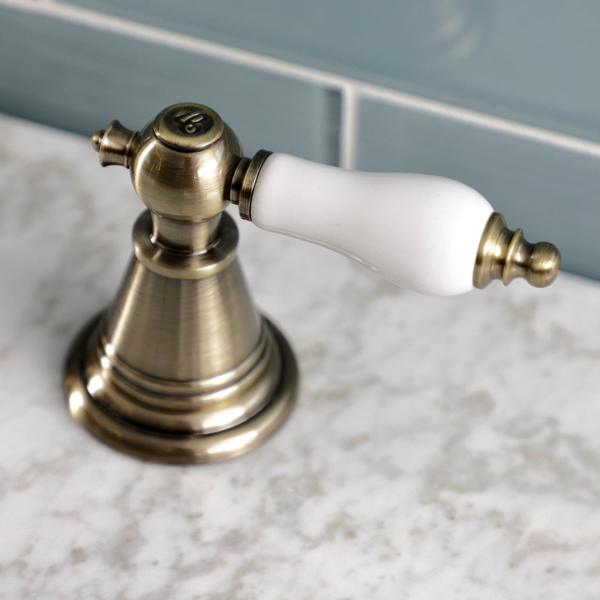 English Classic Widespread Bathroom Faucet with Brass Pop-Up in Antique Brass