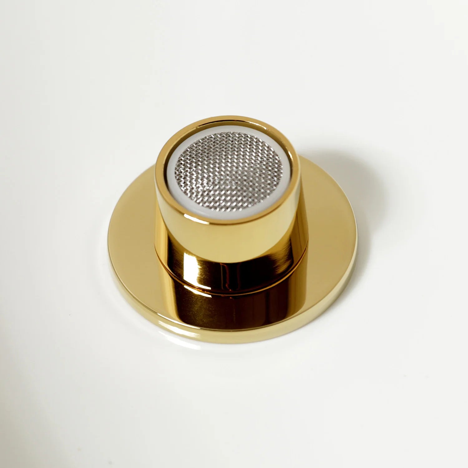 Polished brass bidet faucet aerator with mesh spray face