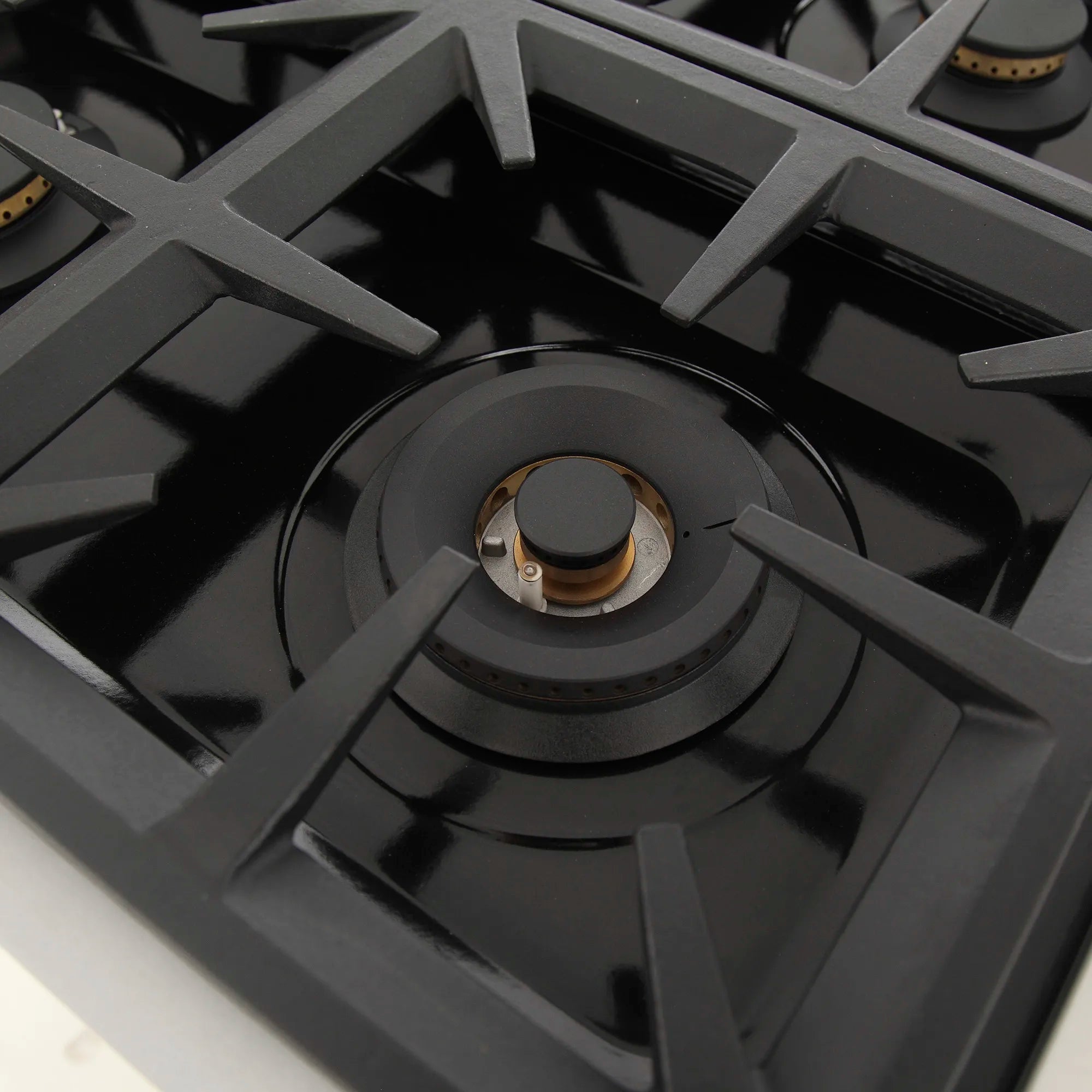 Gas range burner grates with center burner and control knob