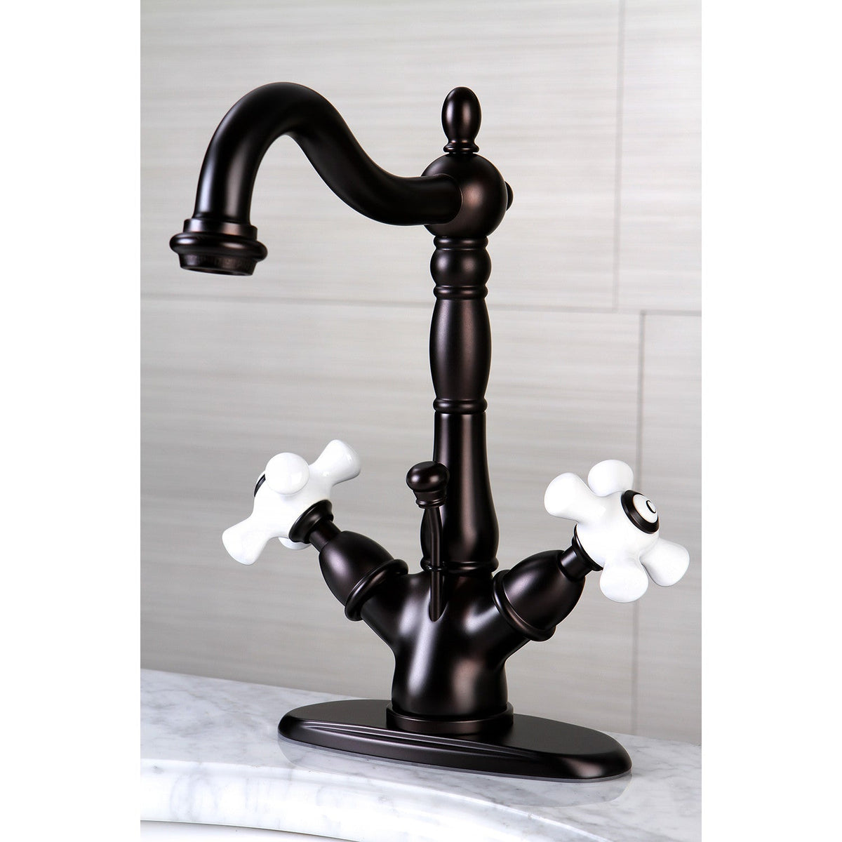 Heritage Double-Handle 4" Centerset Bathroom Faucet with Brass Pop-Up in Oil Rubbed Bronze