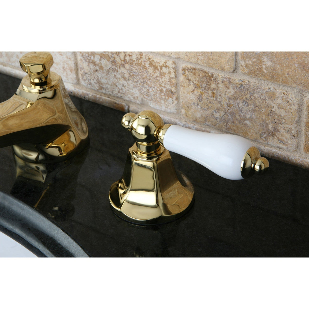 Metropolitan Widespread Bathroom Faucet with Brass Pop-Up in Polished Brass