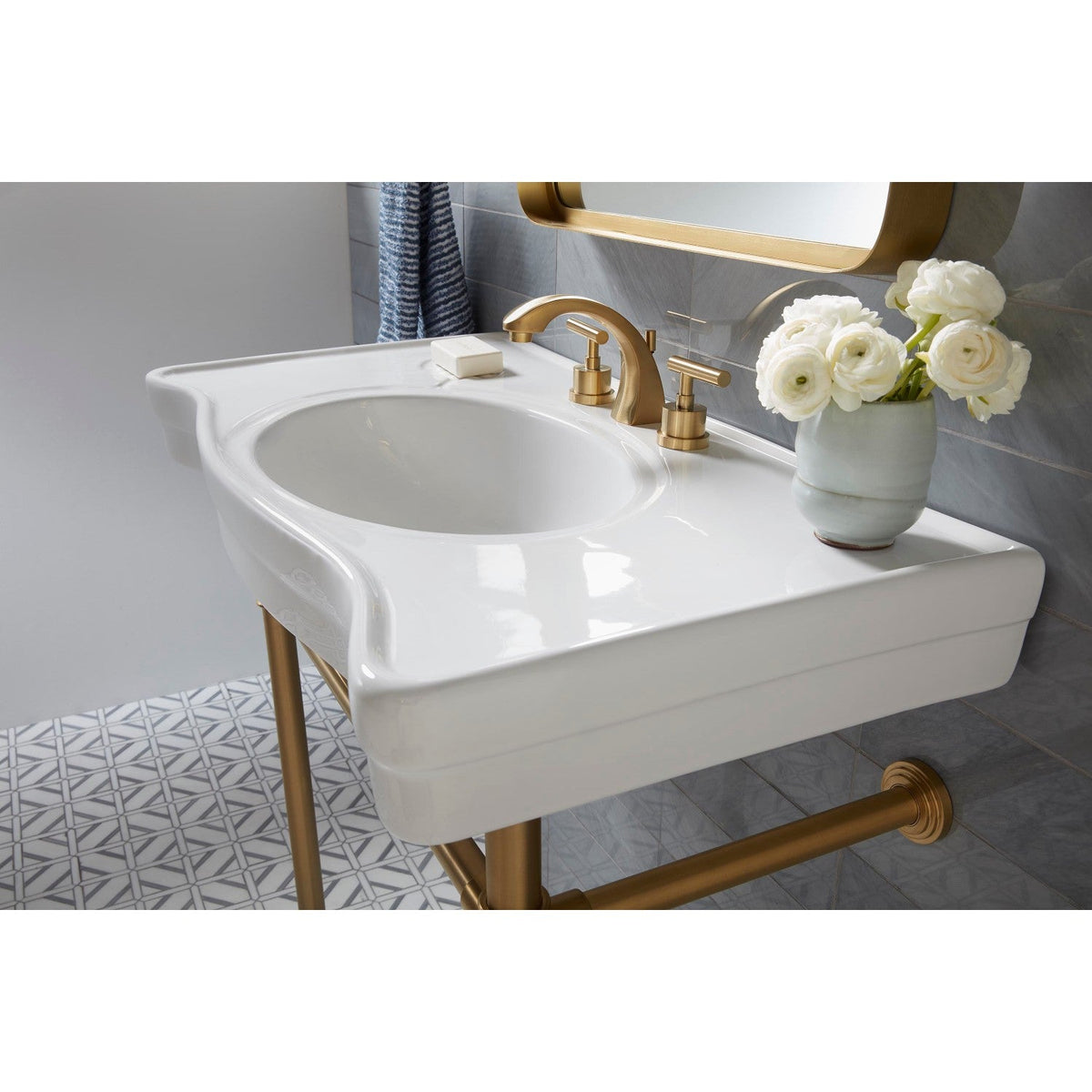 Manhattan Widespread Bathroom Faucet with Brass Pop-Up in Brushed Brass