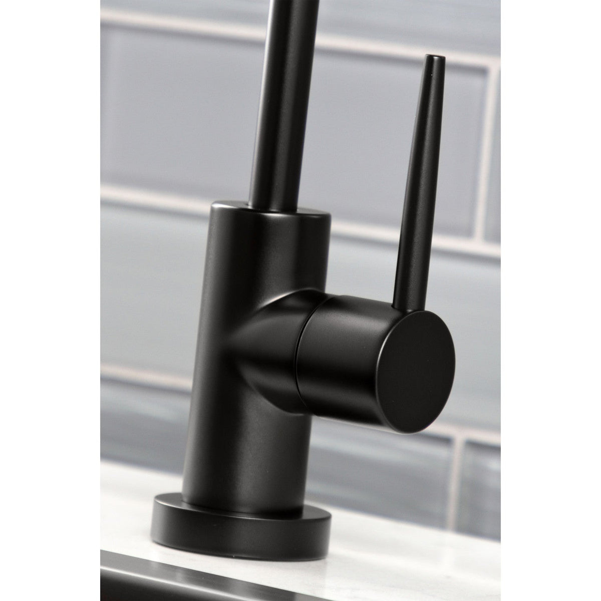 New York Single-Handle Cold Water Filtration Faucet in Matte Black