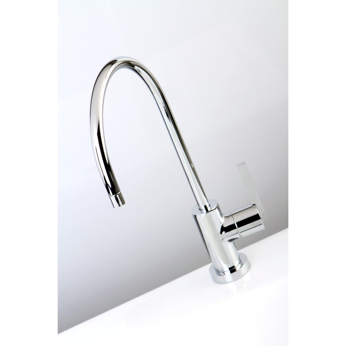 Continental Single-Handle Water Filtration Faucet in Polished Chrome