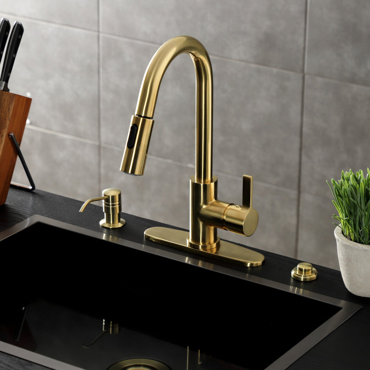 Gourmetier Continental Single-Handle Pull-Down Kitchen Faucet in Brushed Brass