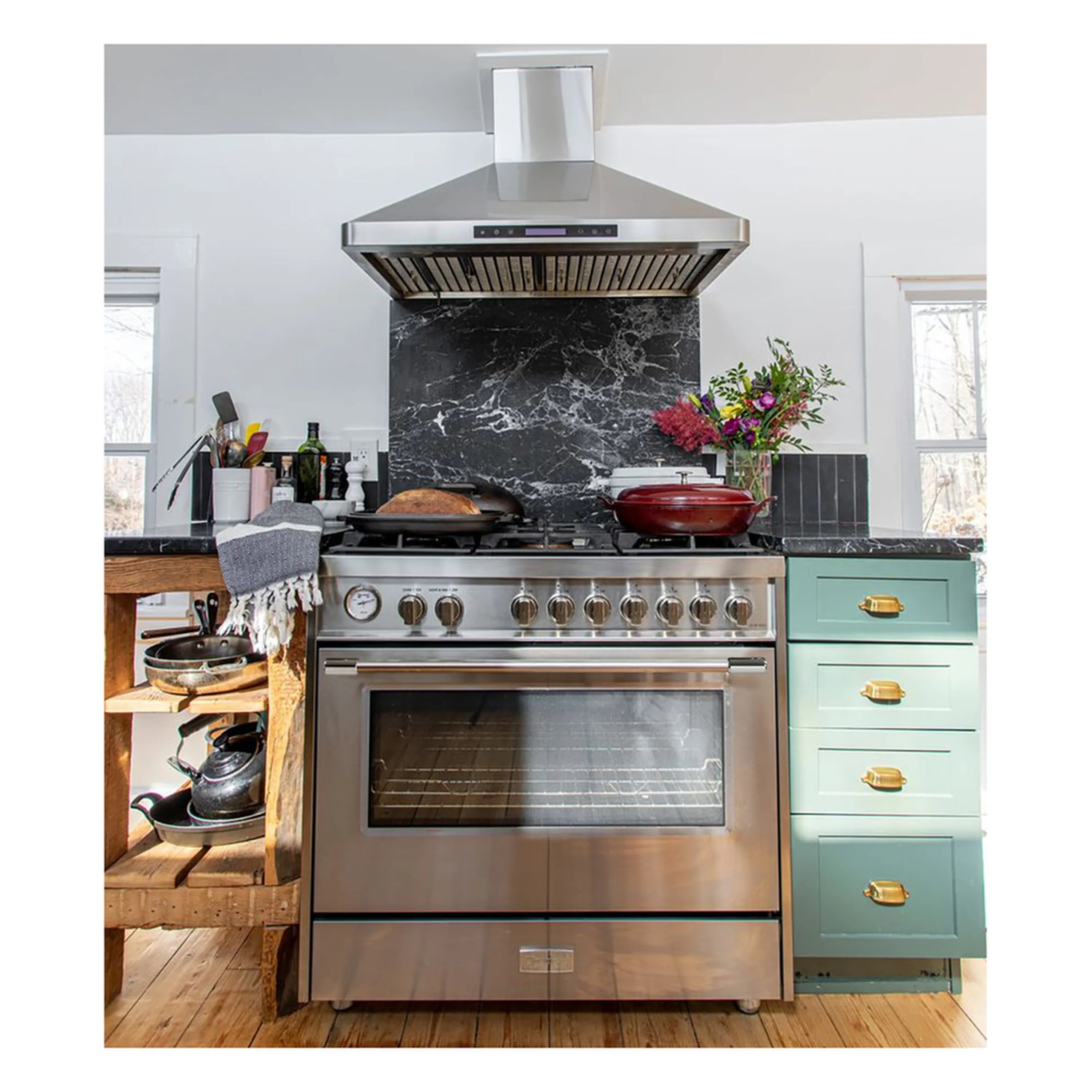 Verona freestanding gas range in stainless steel with oven door window and 5 burners