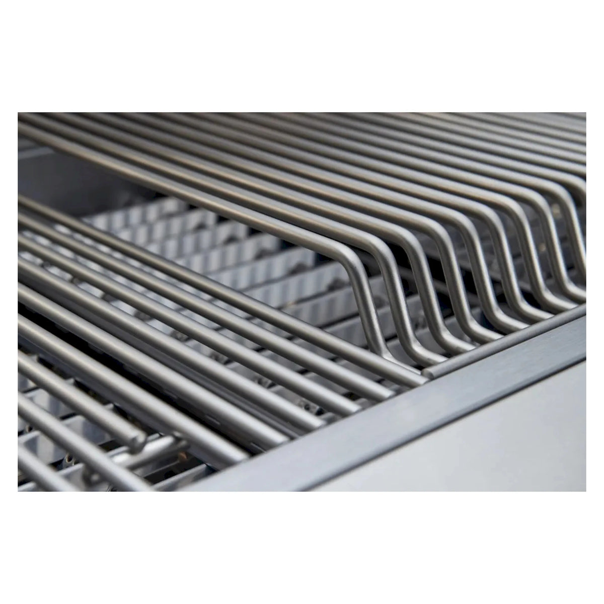 Stainless steel gas grill grates with wavy bars and inner firebox paneling