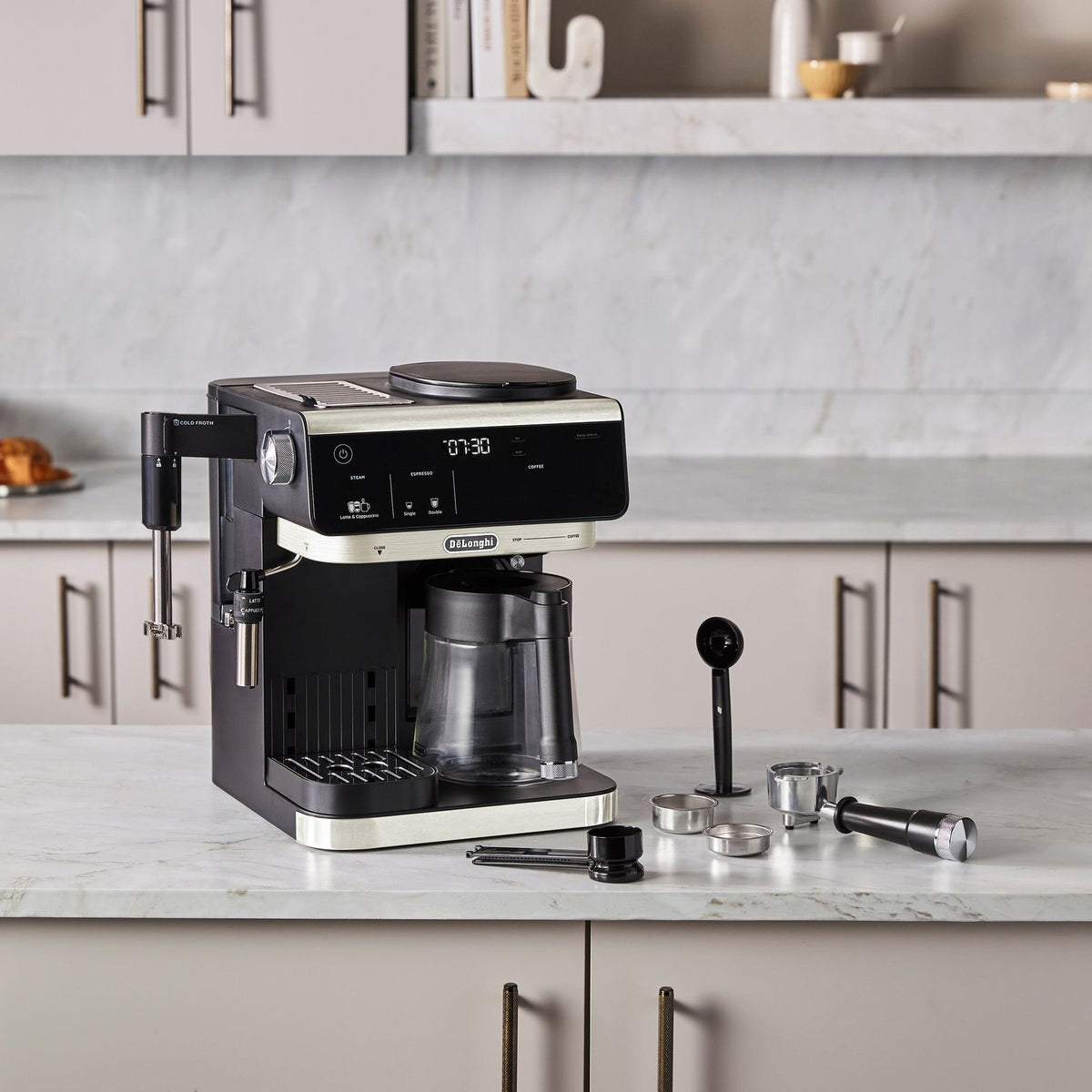 De'Longhi All-in-One Combination Coffee and Espresso Machine with Manual Steam Wand in Black (COM630BK) - image 12