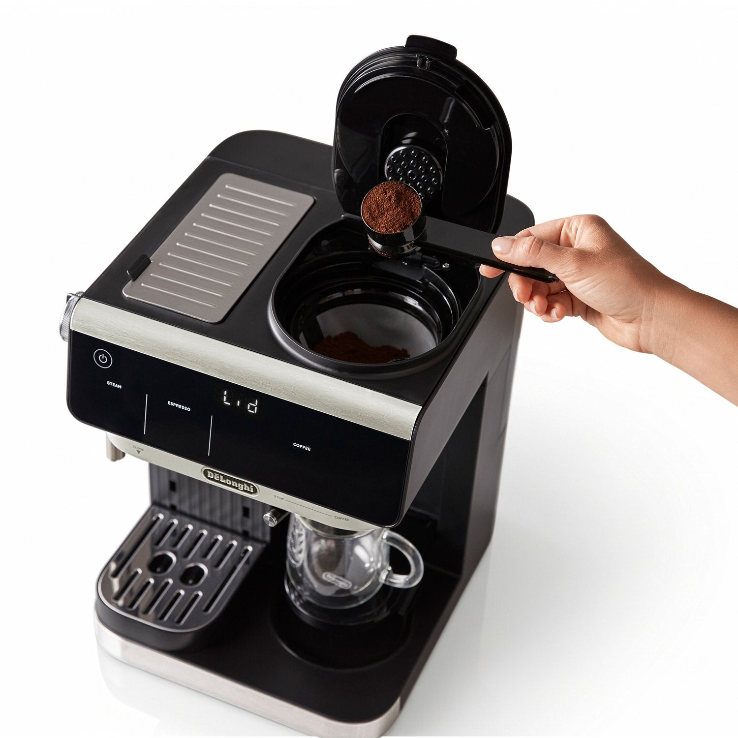 De'Longhi All-in-One Combination Coffee and Espresso Machine with Manual Steam Wand in Black (COM630BK) - image 3