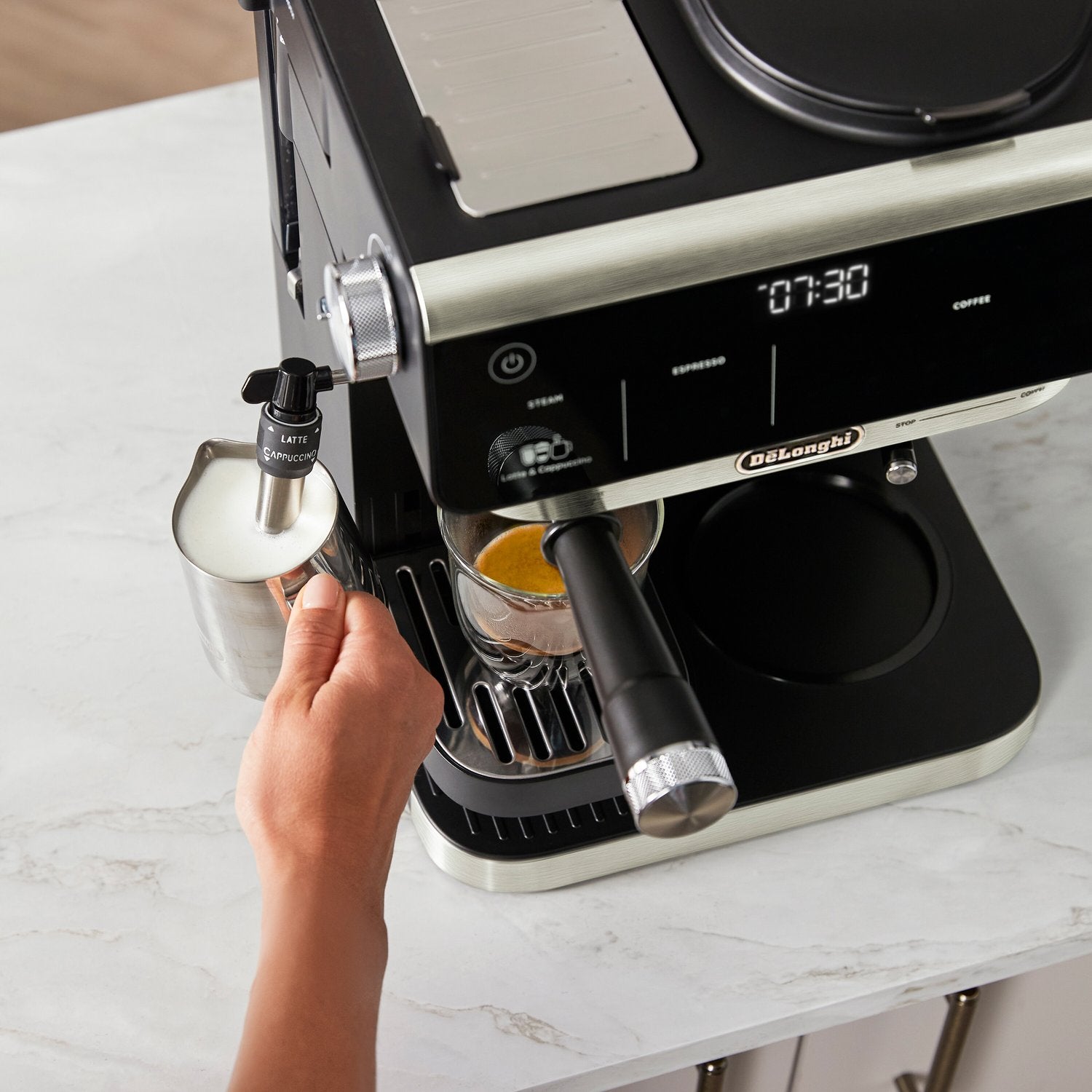 De'Longhi All-in-One Combination Coffee and Espresso Machine with Manual Steam Wand in Black (COM630BK) - image 4