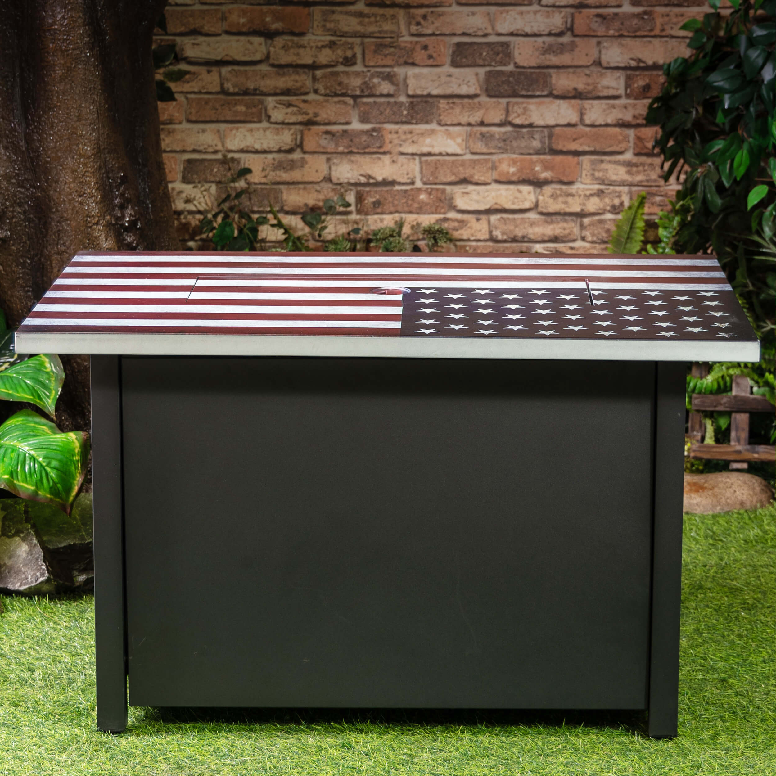 Outdoor propane fire table with American flag-style lid and black base