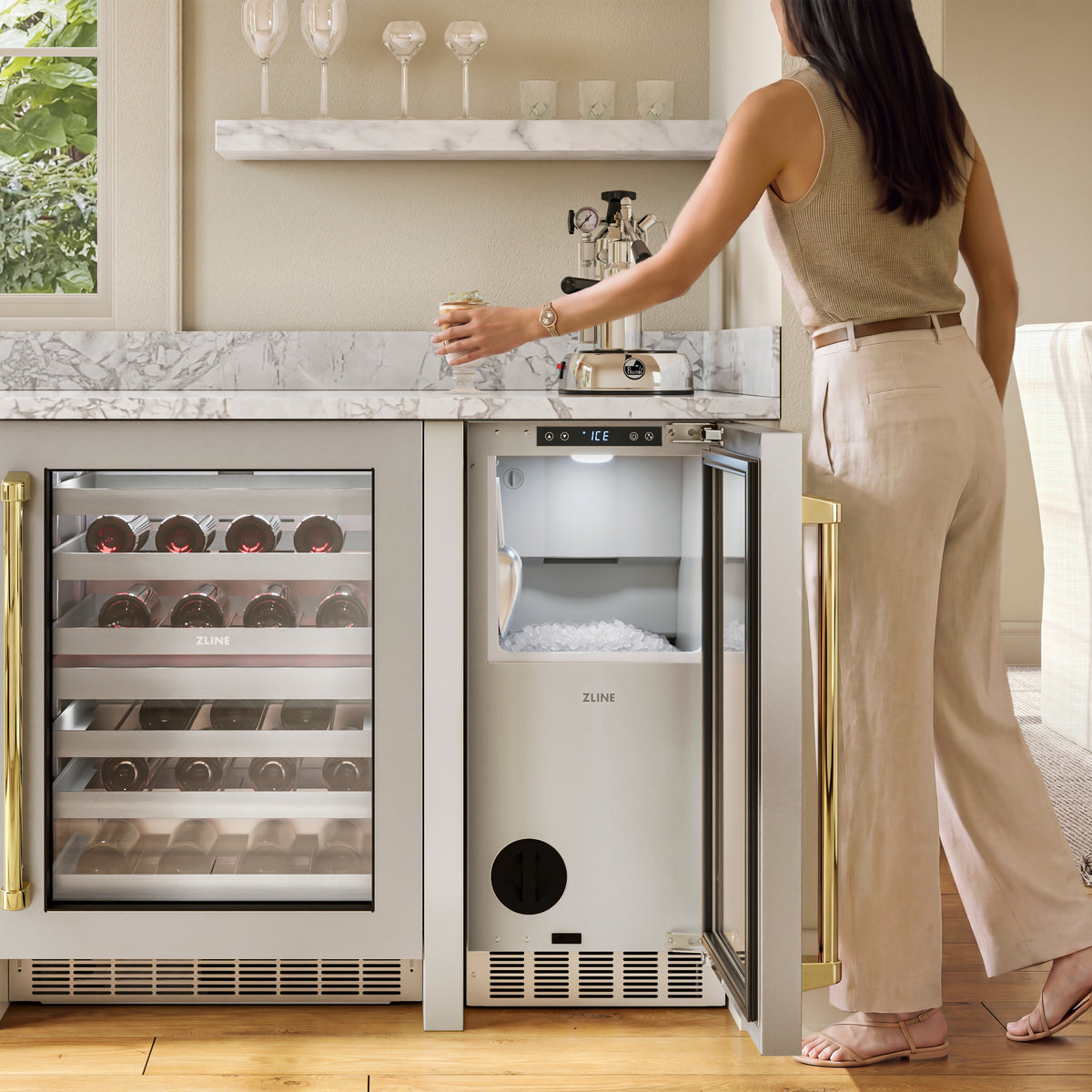 Serving nugget ice from the ZLINE Autograph Edition ice maker in an outdoor bar (INGDZ-ST-15-G)