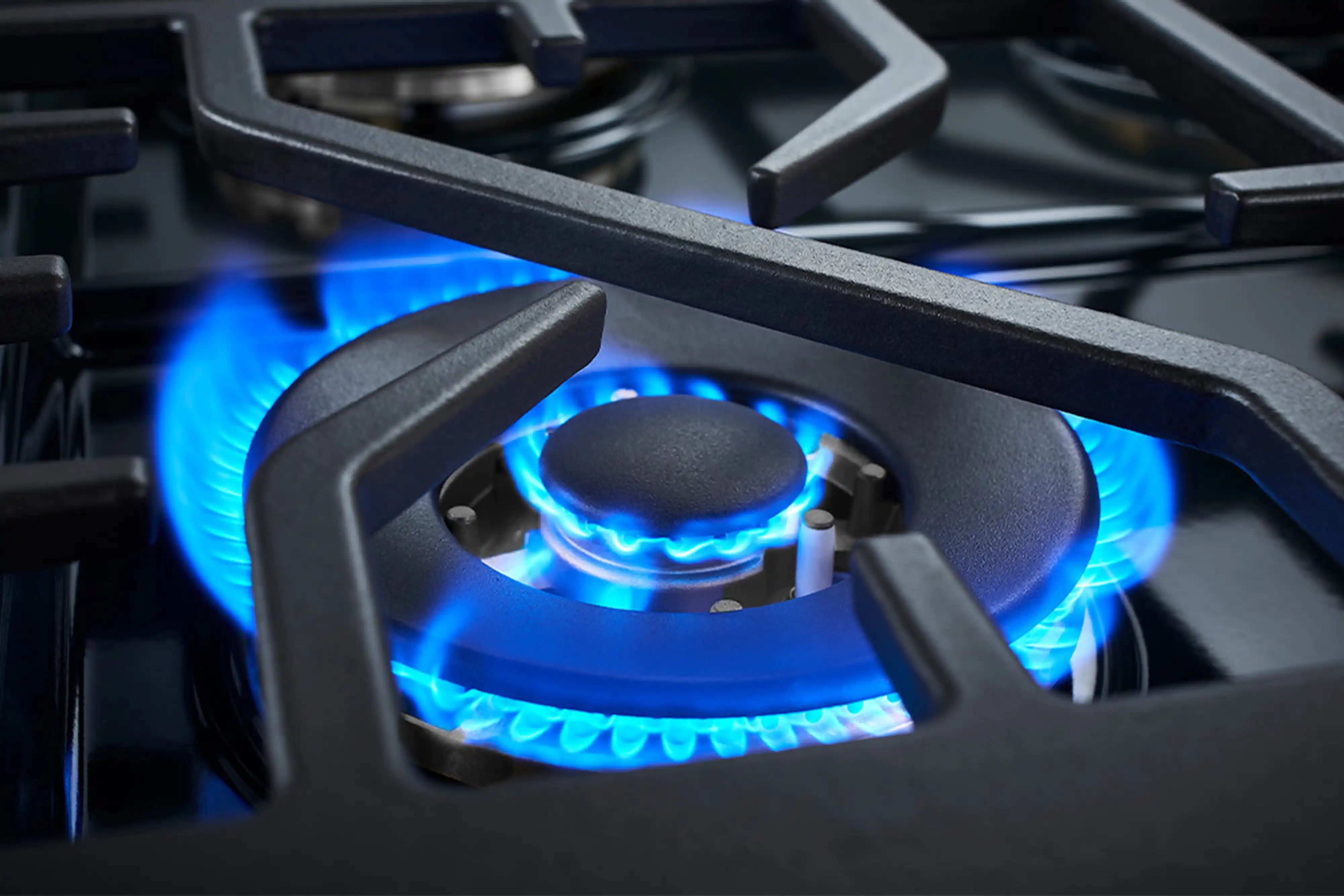 Gas burner with blue flame under cast-iron style grates