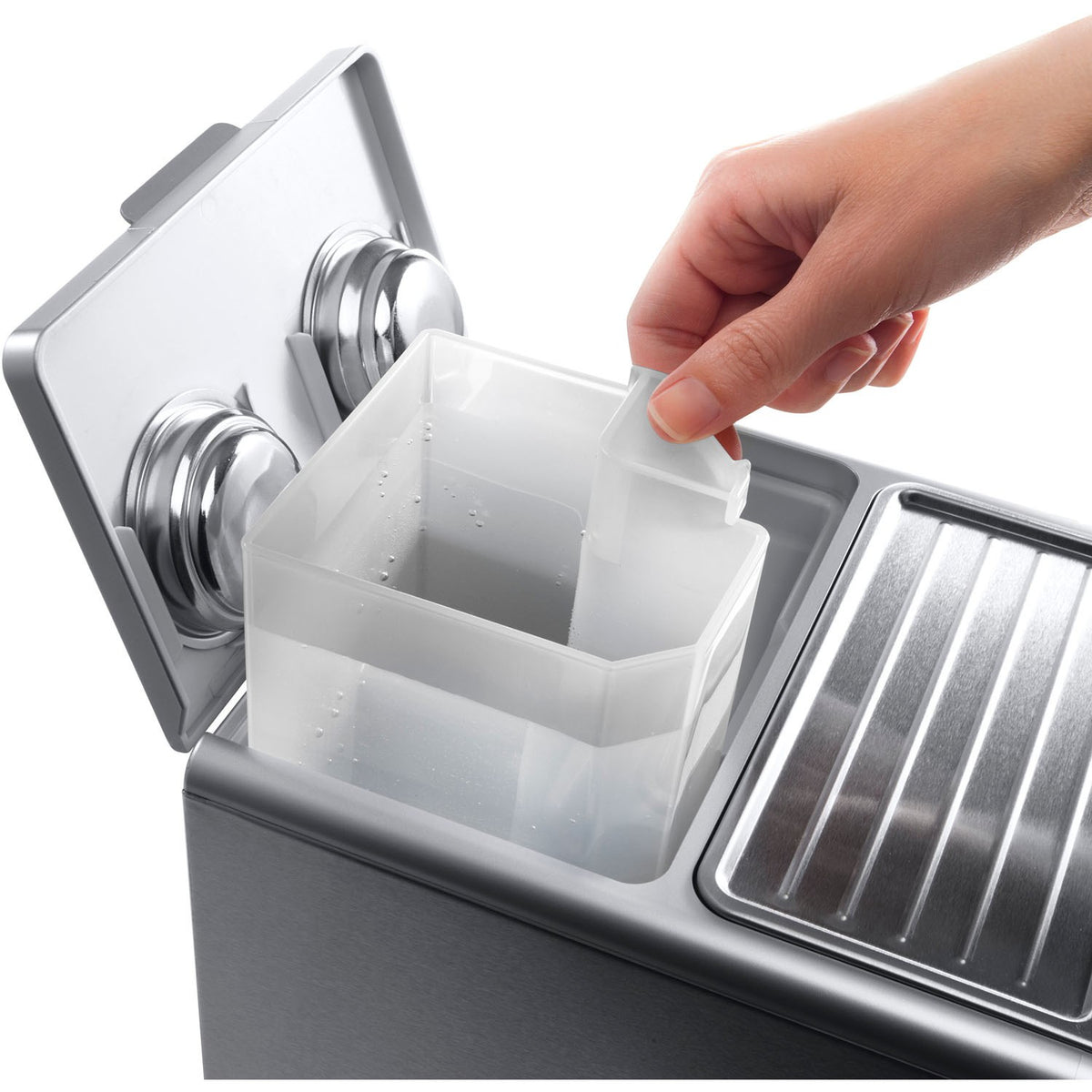 De'Longhi 15-bar espresso machine brewing outlet with portafilter holder and drip tray