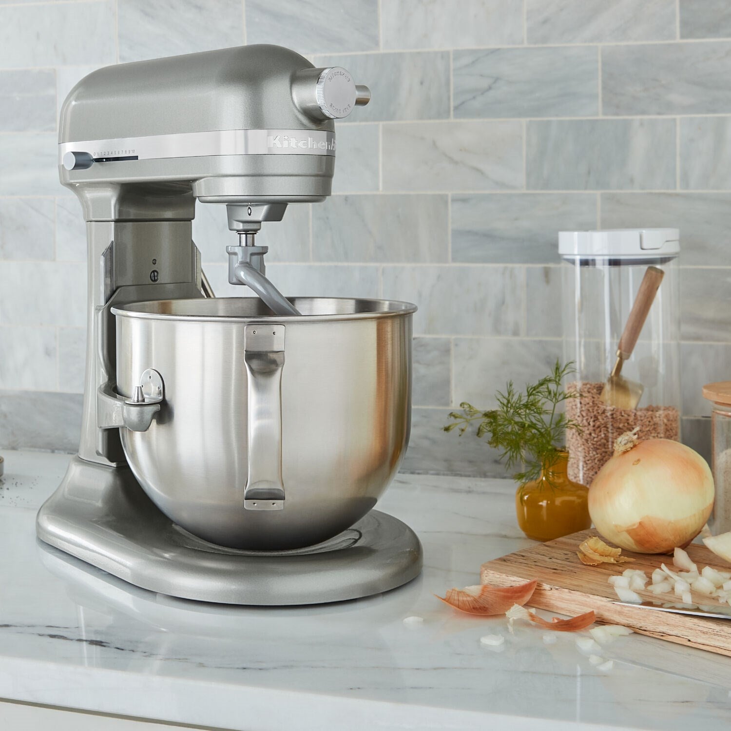 KitchenAid stand mixer with 7-quart bowl lift and mixing attachments, Contour Silver
