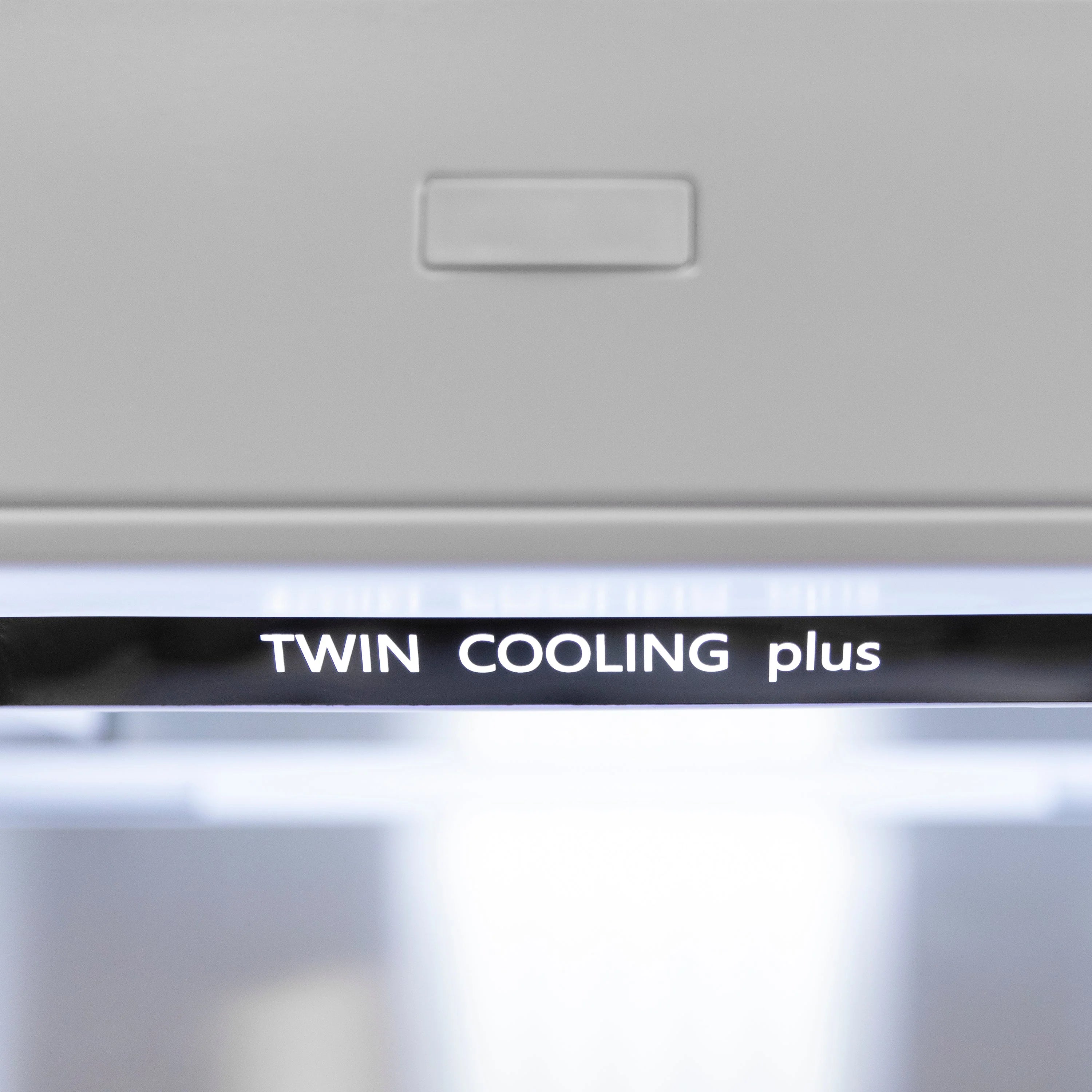 Built-in refrigerator panel with Twin Cooling plus indicator