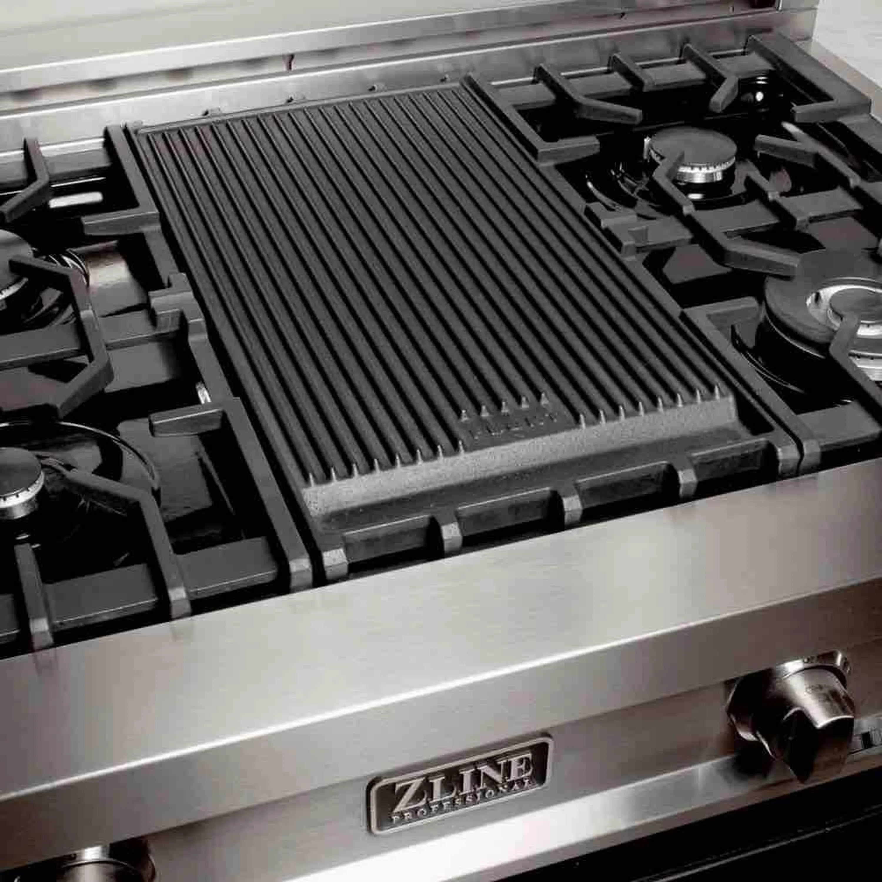Stainless griddle insert on dual fuel cooktop with burner grates