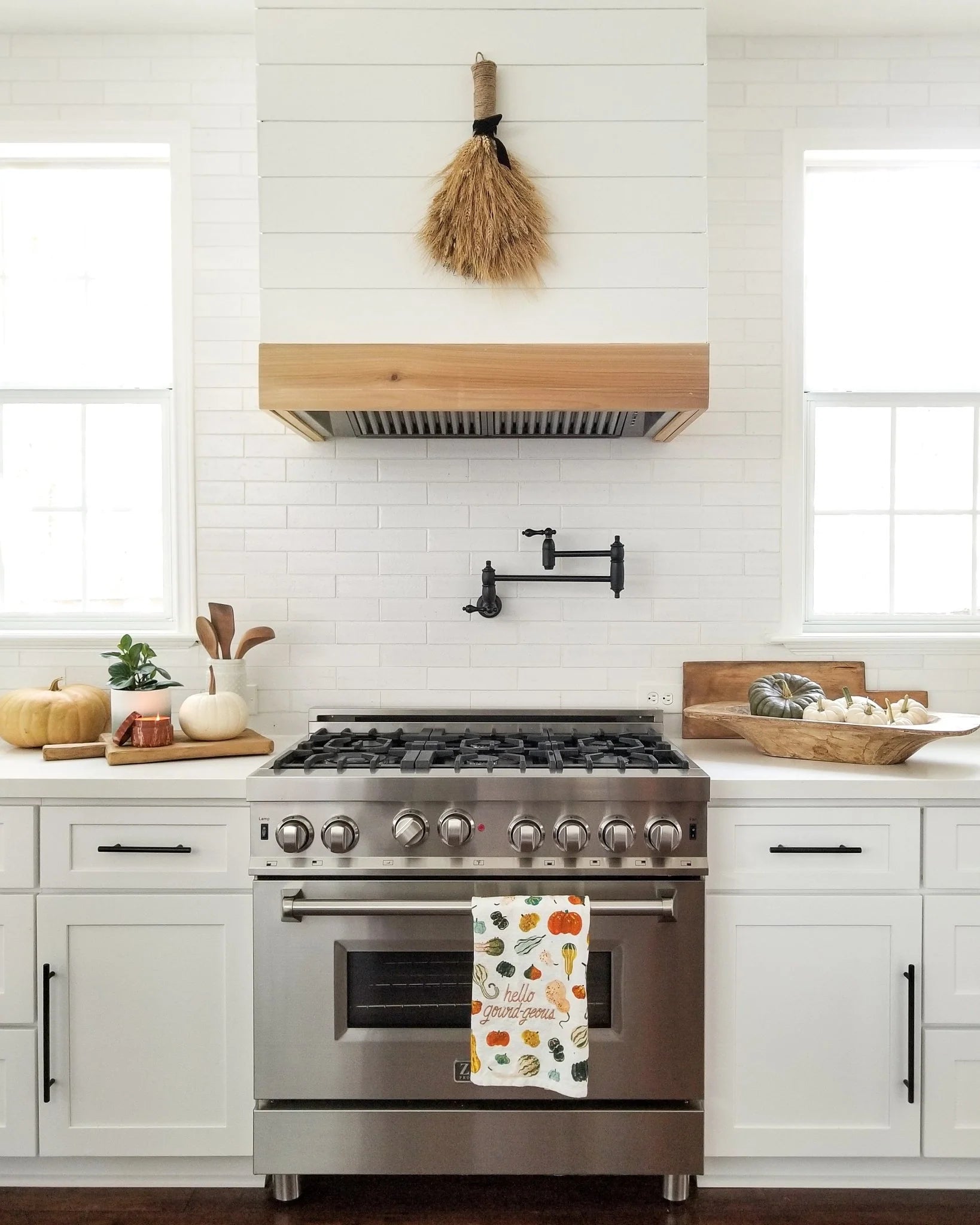 Stainless steel range hood insert above cooktop with vented underside