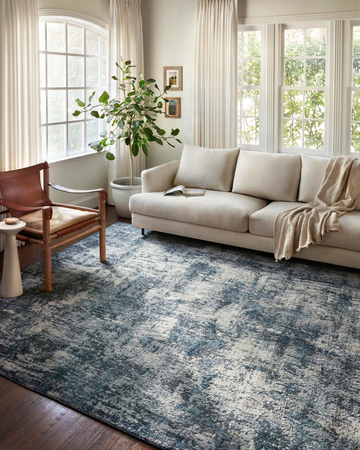 Contemporary power-loomed area rug with blue and ivory mottled abstract design