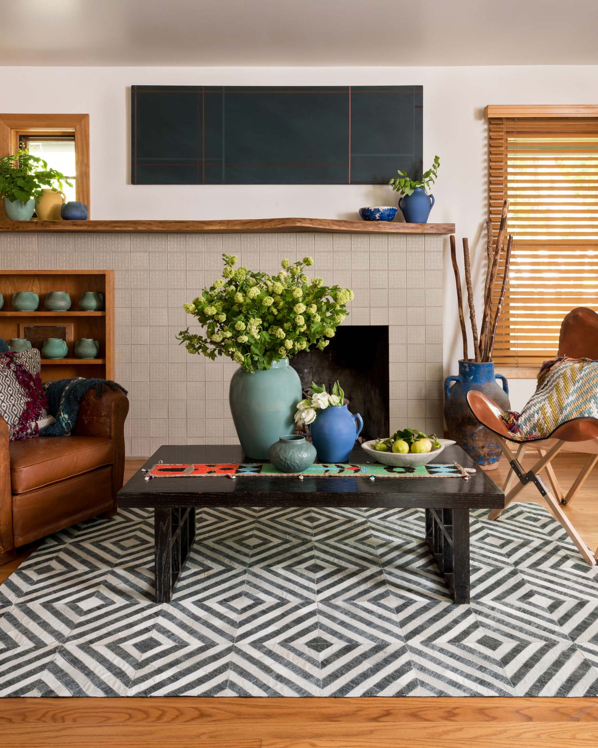 Charcoal and ivory geometric diamond chevron rug, flatwoven look