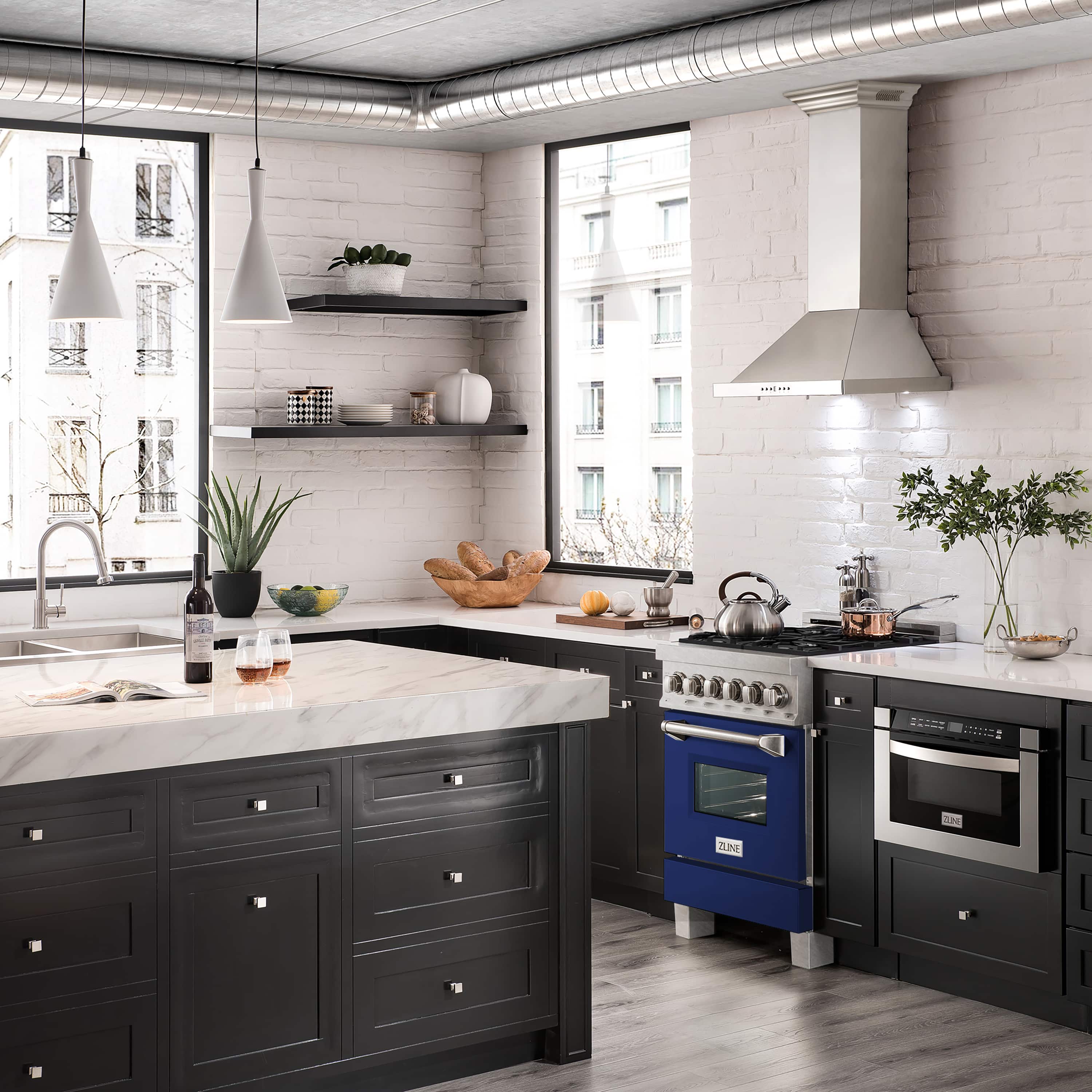 Dual-fuel range in kitchen, stainless knobs, blue oven door and black burner grates
