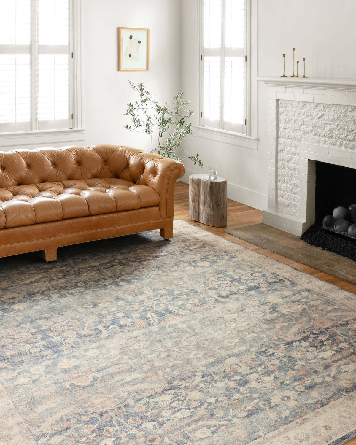 Traditional power-loomed rug in blue and cream with distressed vintage medallion pattern