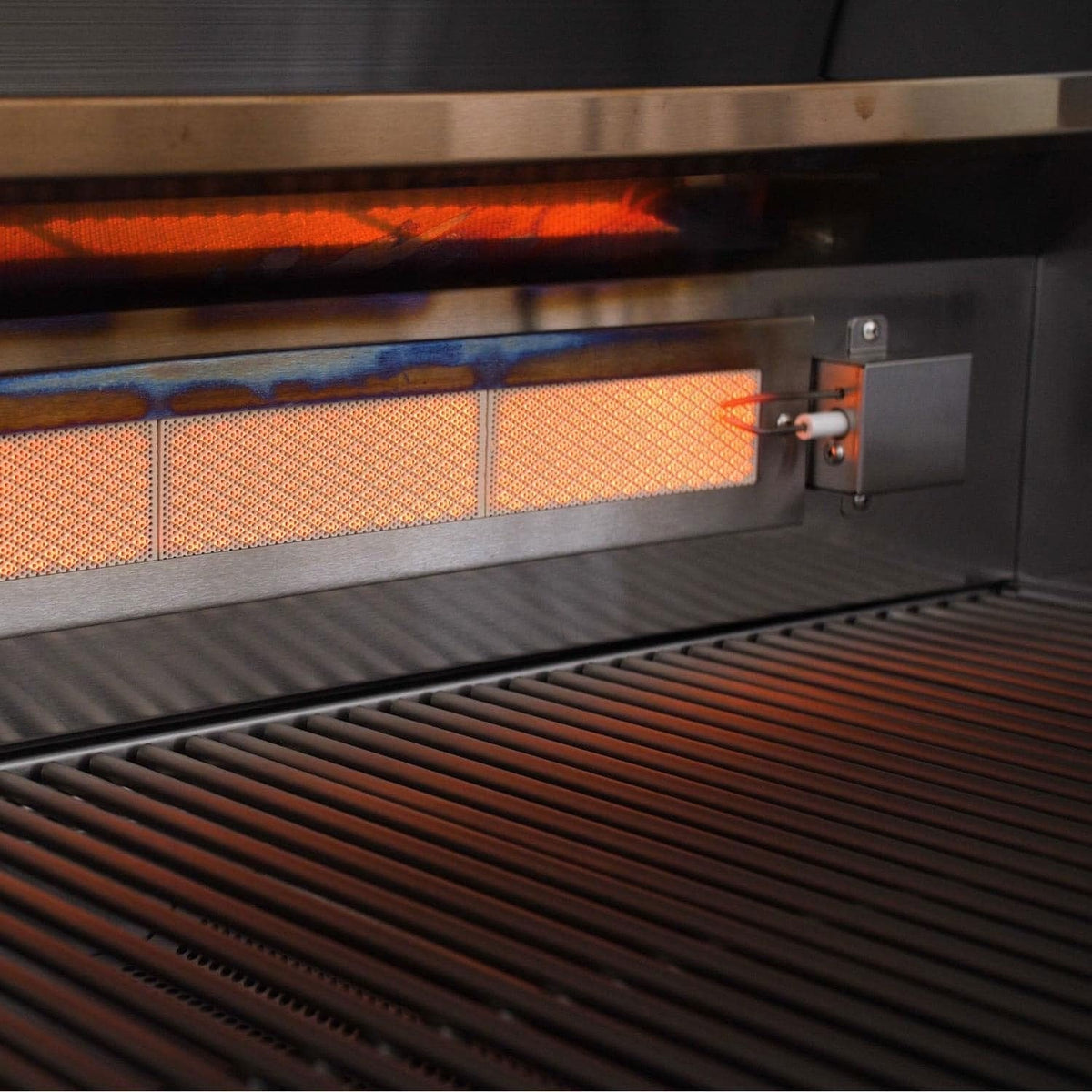 Gas grill cooking grates with interior blue-orange flame glow