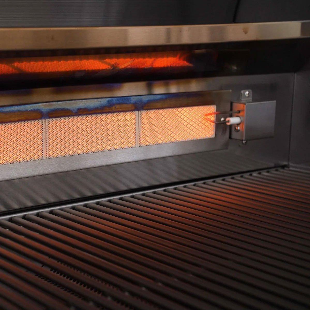Rotisserie kit for grill, with mounting bracket at side of rotisserie housing