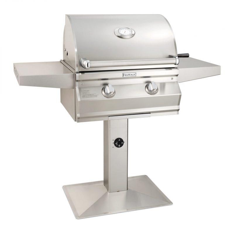 Stainless freestanding gas grill with analog thermometer and control knobs