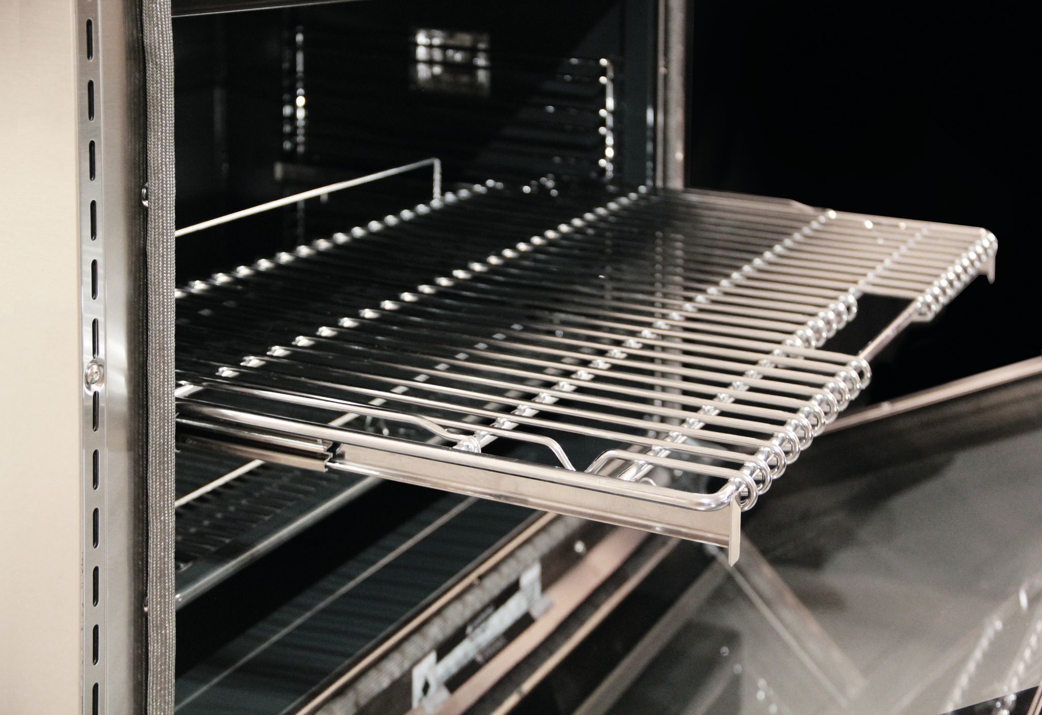 Chrome telescopic wire glide rack shelf with smooth glide rails and grid surface