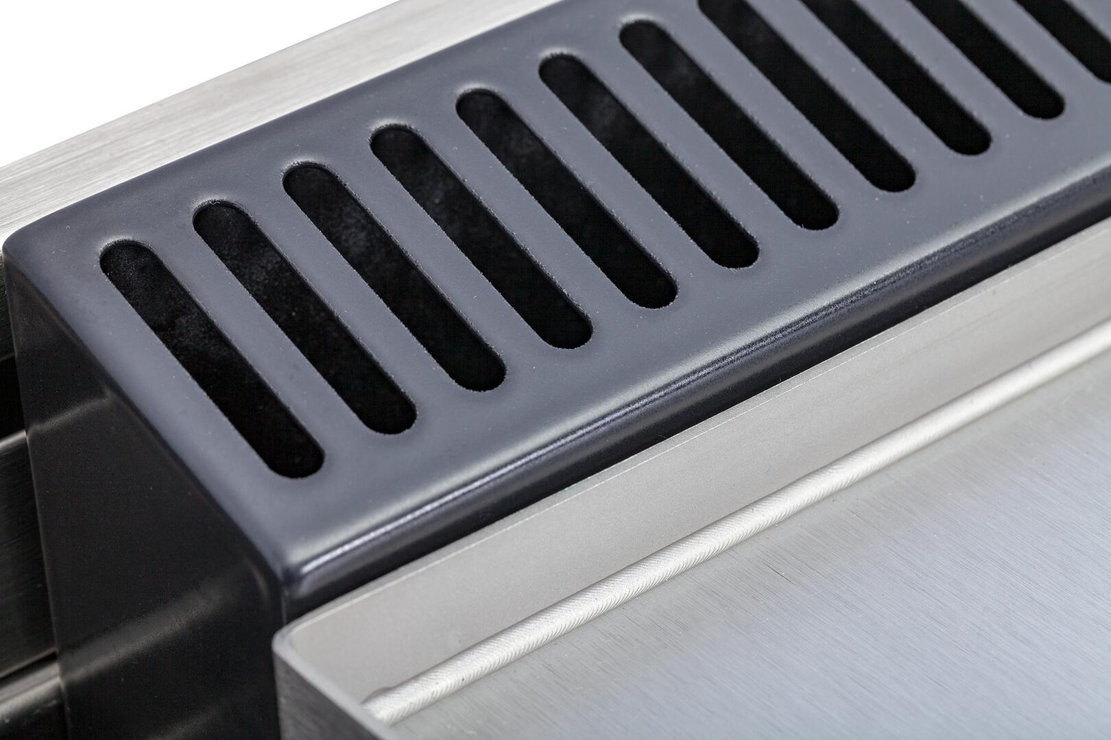 Professional dual fuel range griddle plate with ridged cooking surface