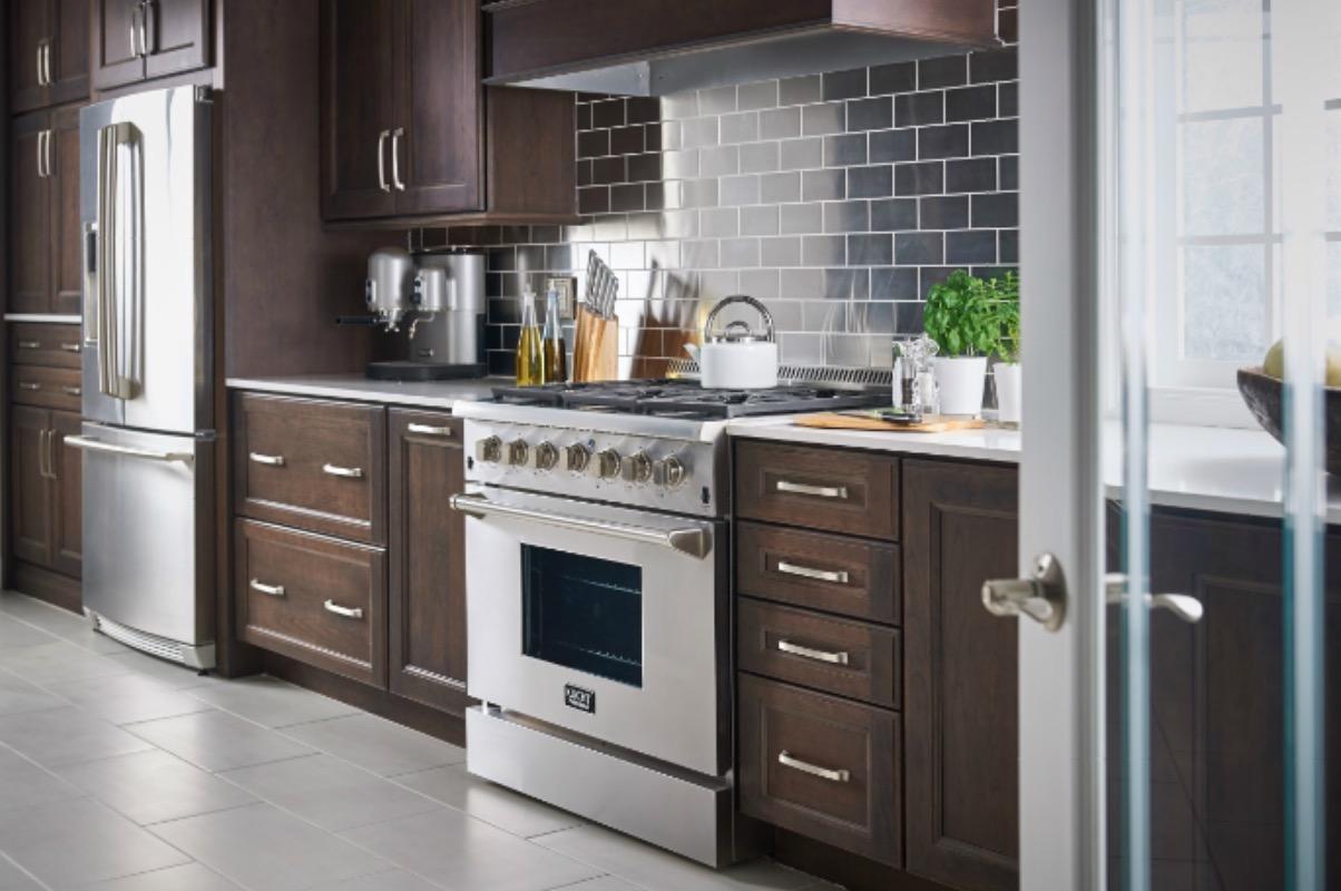 Stainless steel gas range with oven door window and front control panel