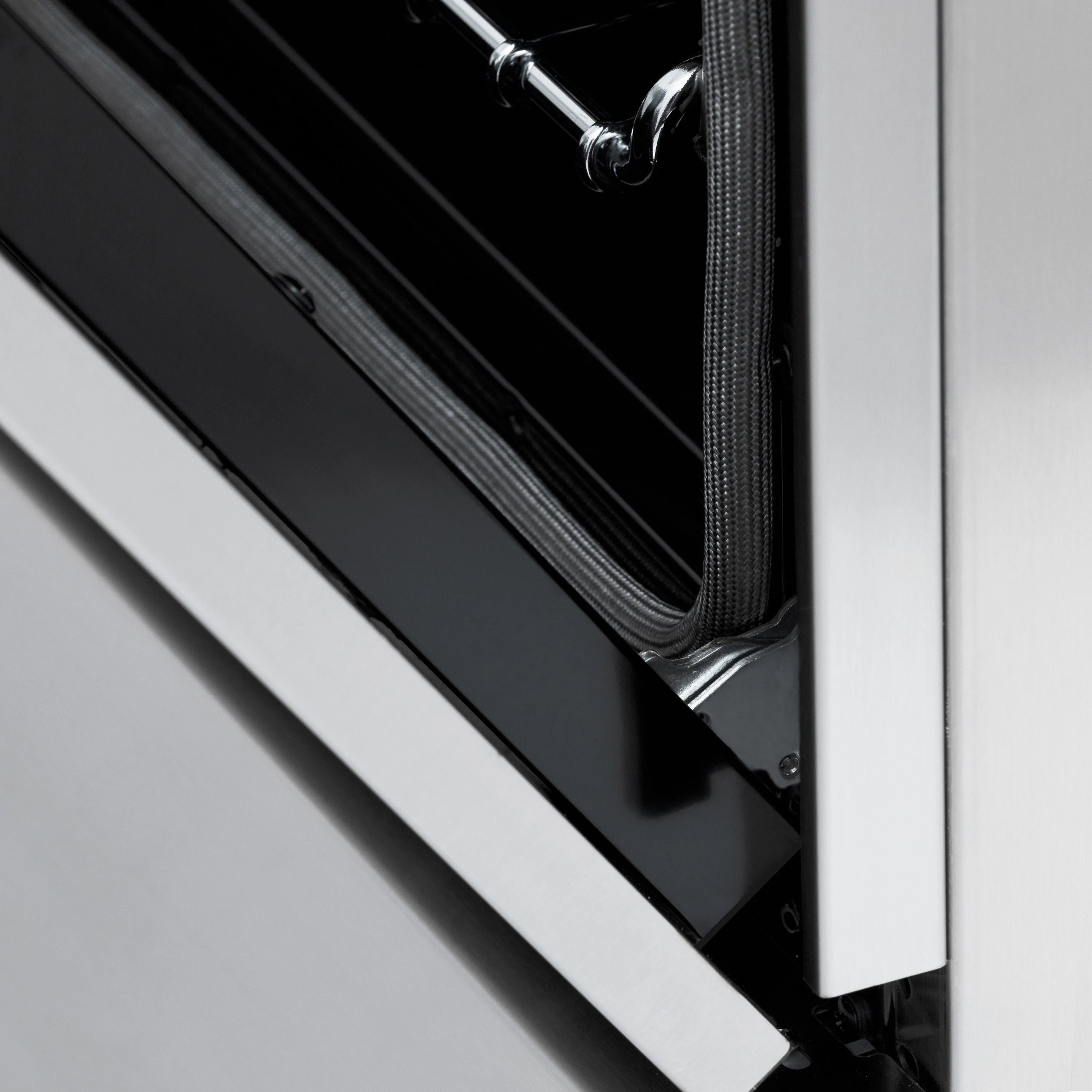 Dual fuel range oven door handle and gasket seal in stainless steel