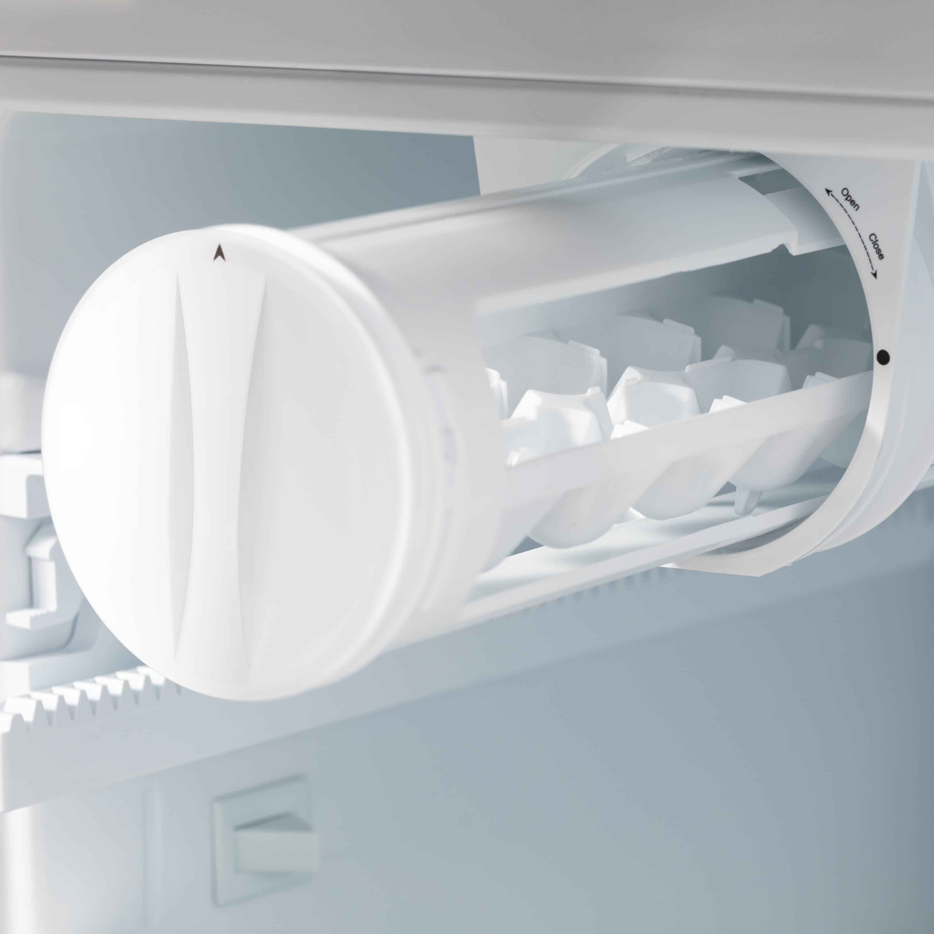 Refrigerator ice dispenser chute with internal ice storage opening