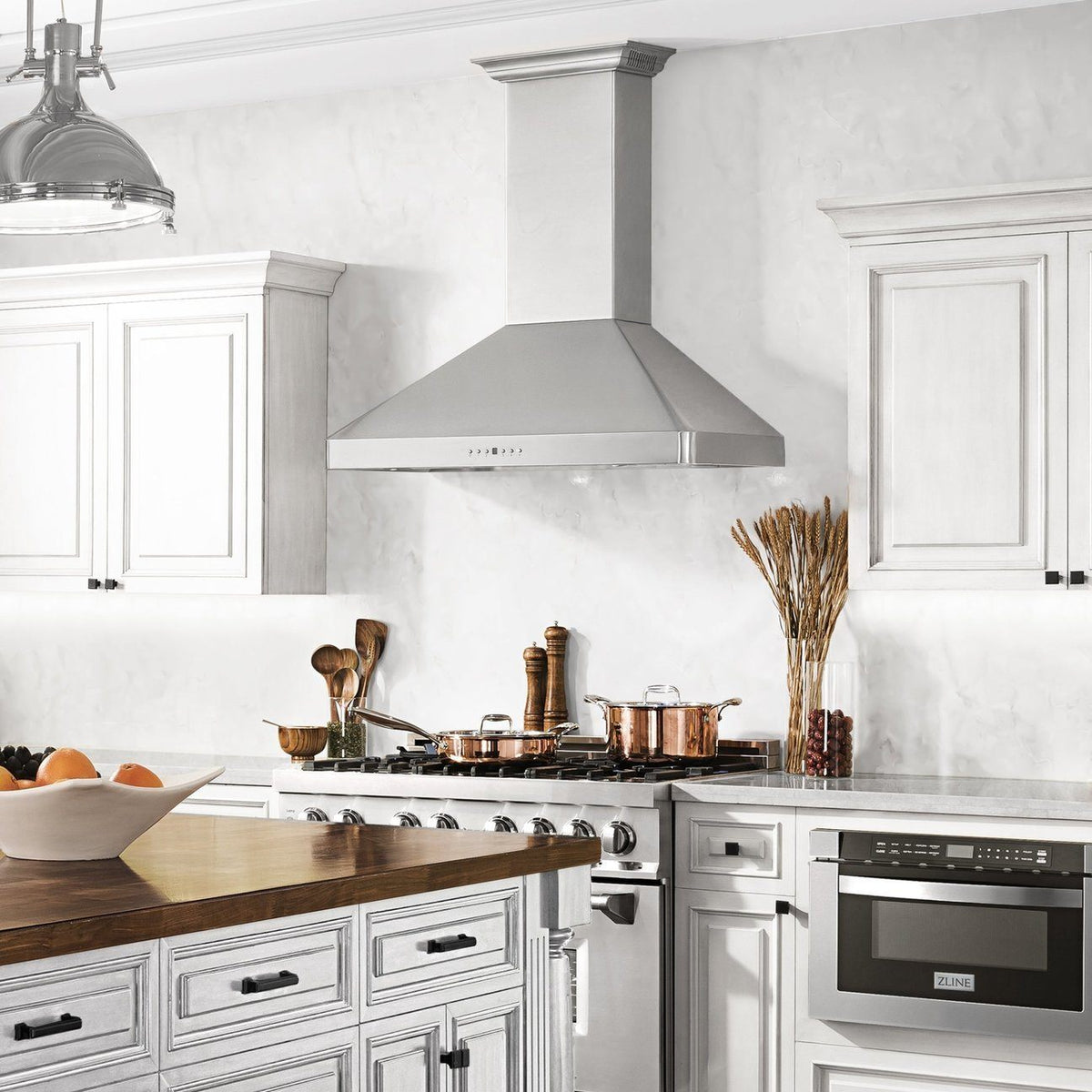 Stainless steel wall-mount range hood with chimney chimney and top venting