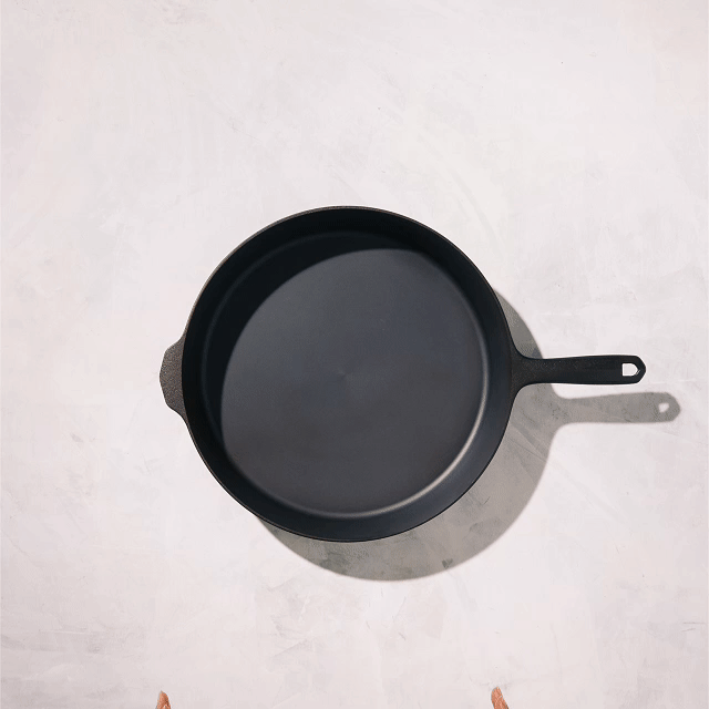Field Company No.12 cast iron skillet, black interior with side handle