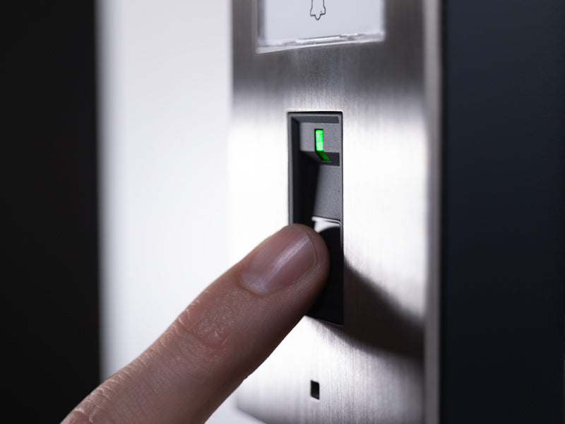 Stainless steel video door station with finger-pressed button and green status display