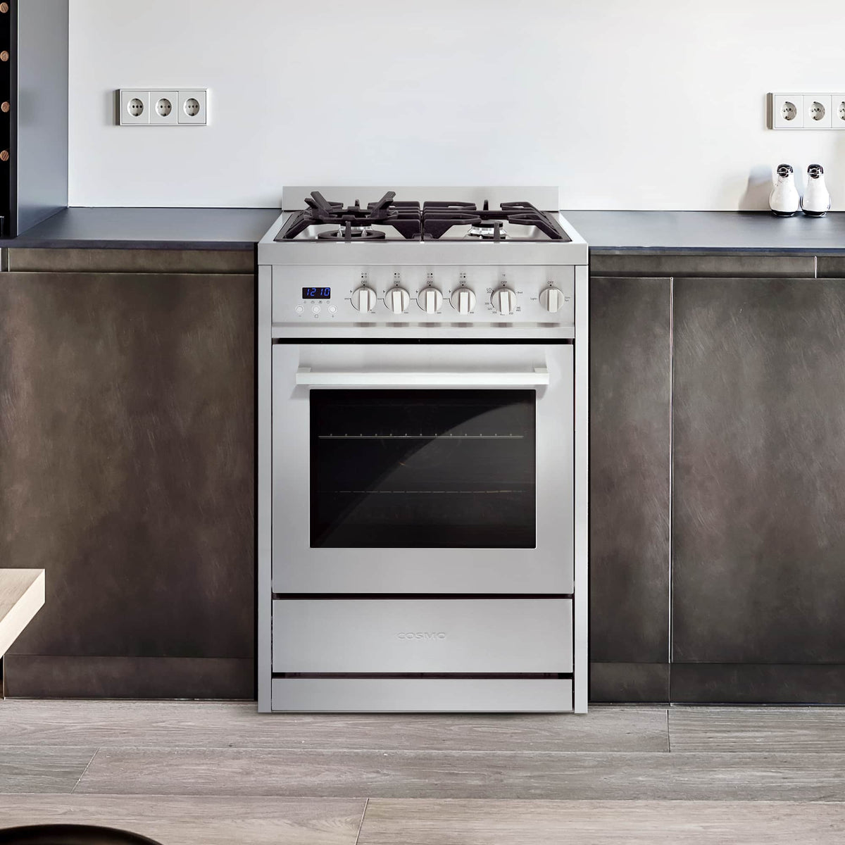 Stainless steel 4-burner gas range with single oven door and control panel