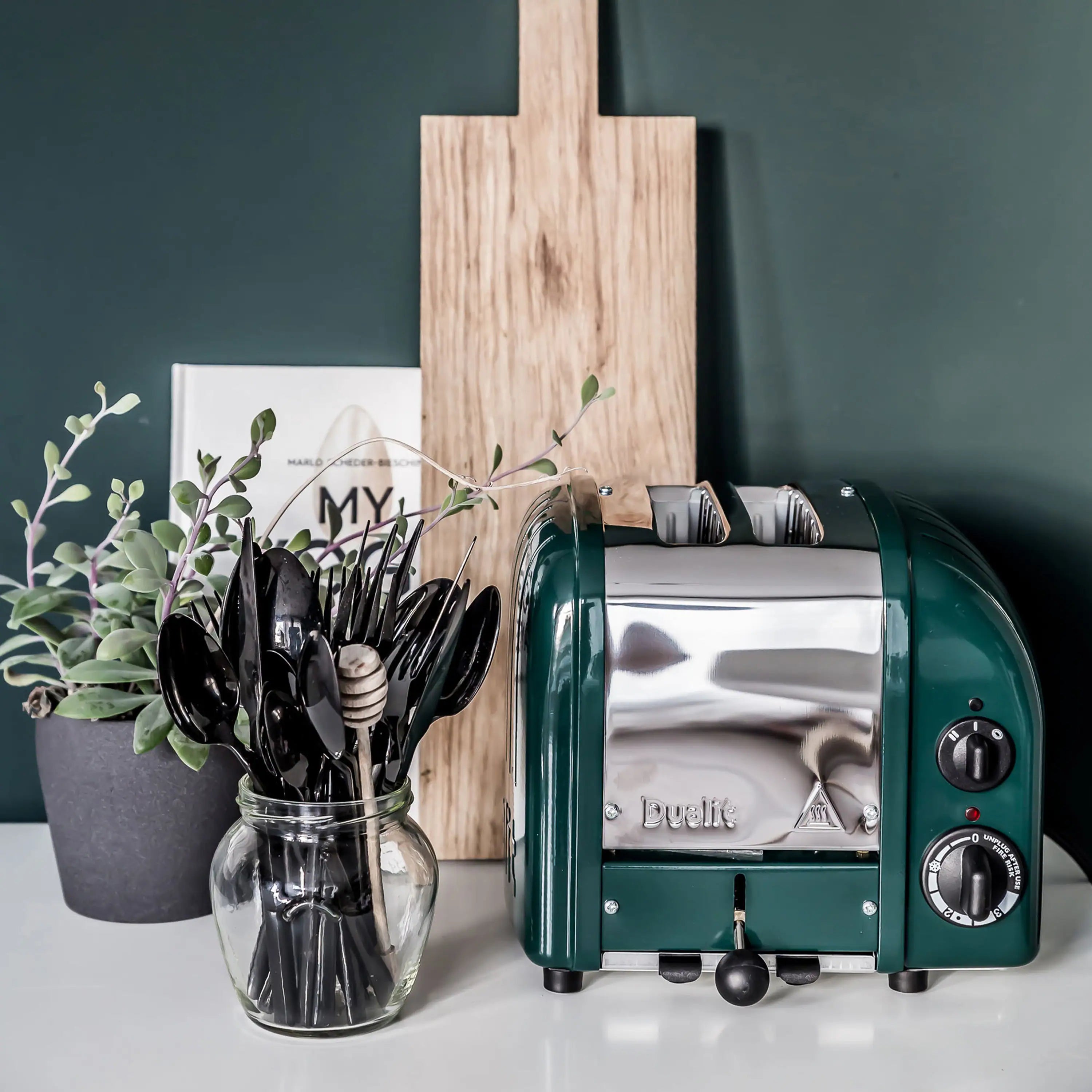 Evergreen two-slice toaster with stainless side, knobs, and control dial