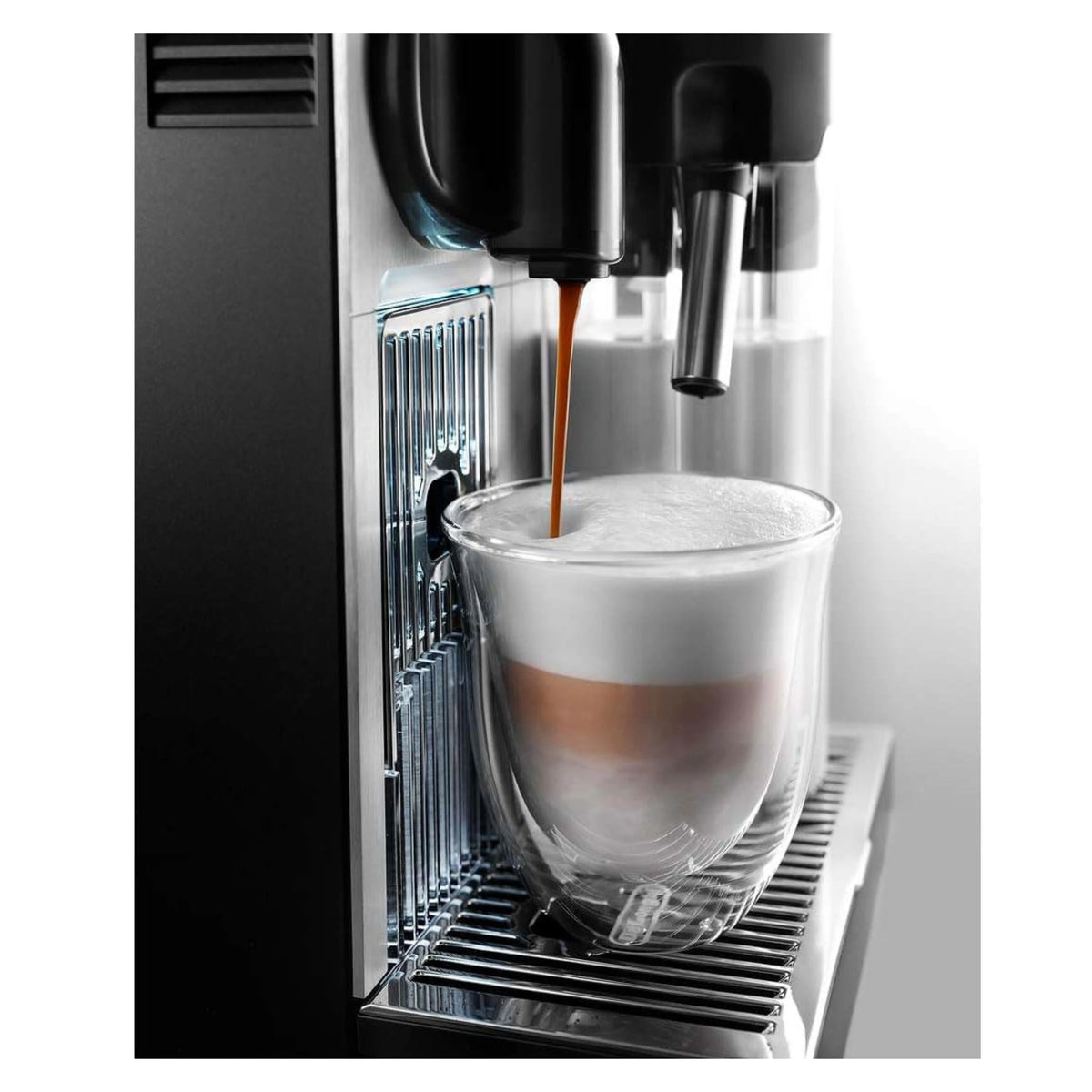 De Longhi Nespresso Lattissima Pro Capsule Espresso Cappuccino Machine