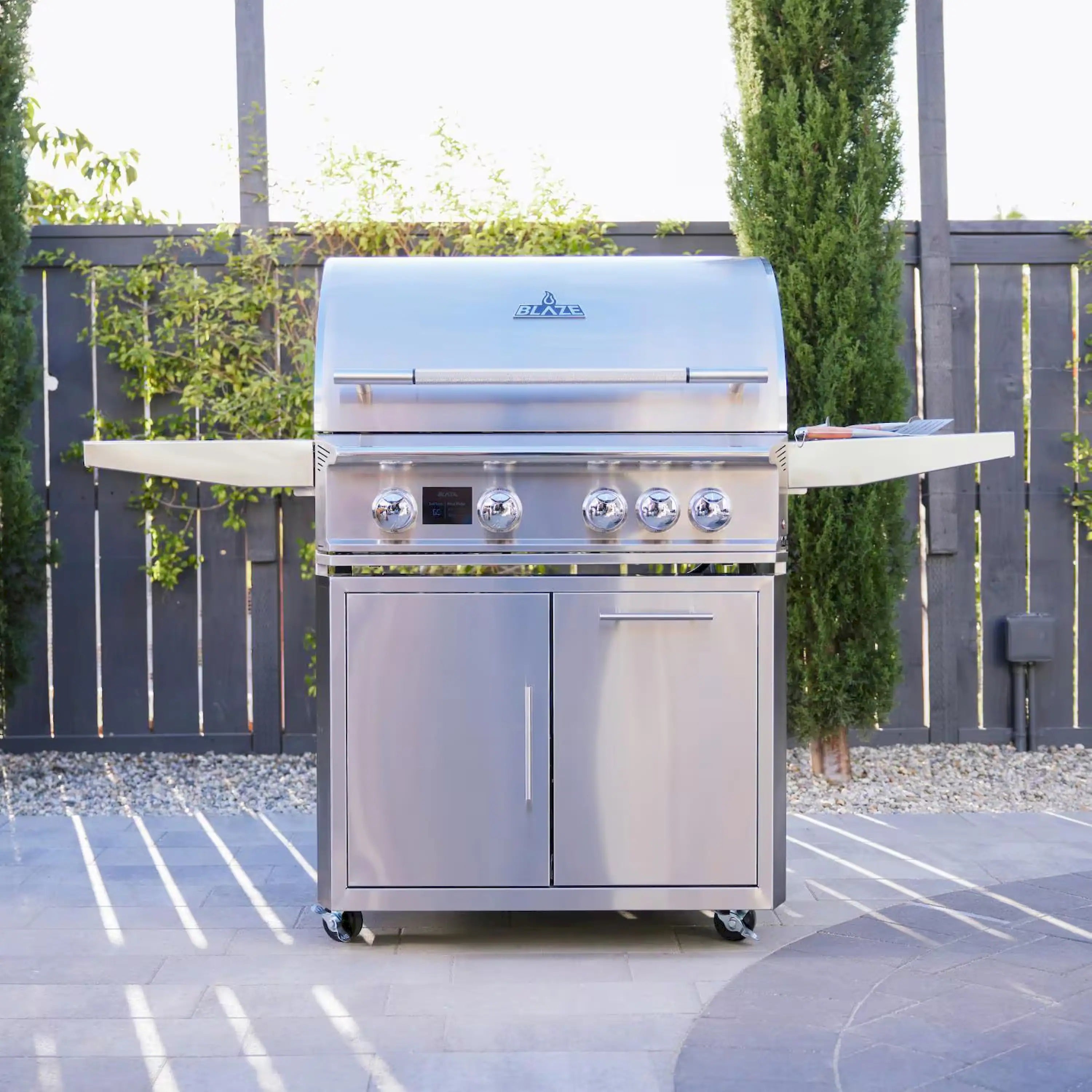 Stainless steel freestanding gas grill with closed lid and side handles